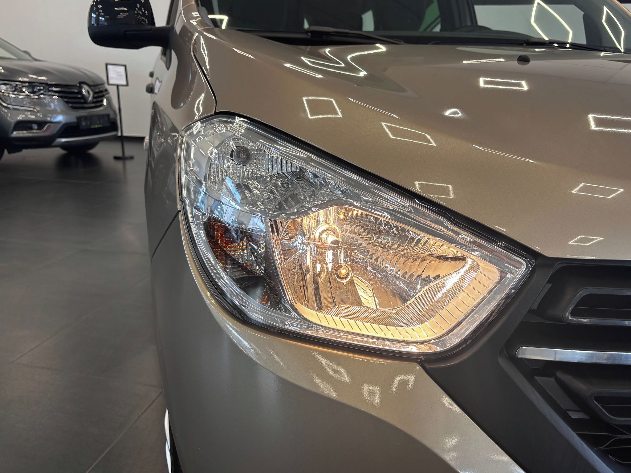 Dacia Lodgy, 96 kW, 7 míst, navi., senzory - fotka 6