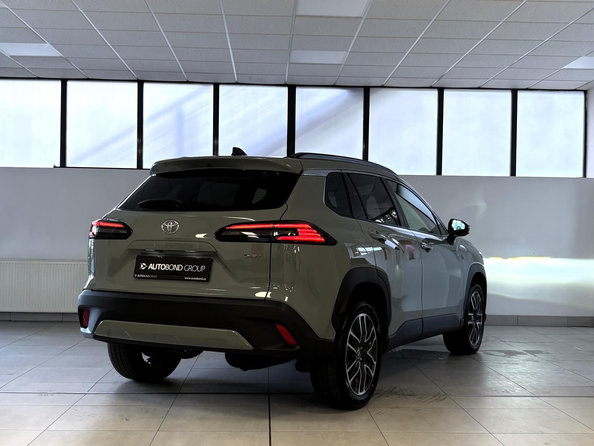 Toyota Corolla Cross, 1.8 Hybrid, e-CVT (4x2), Style - fotka 5
