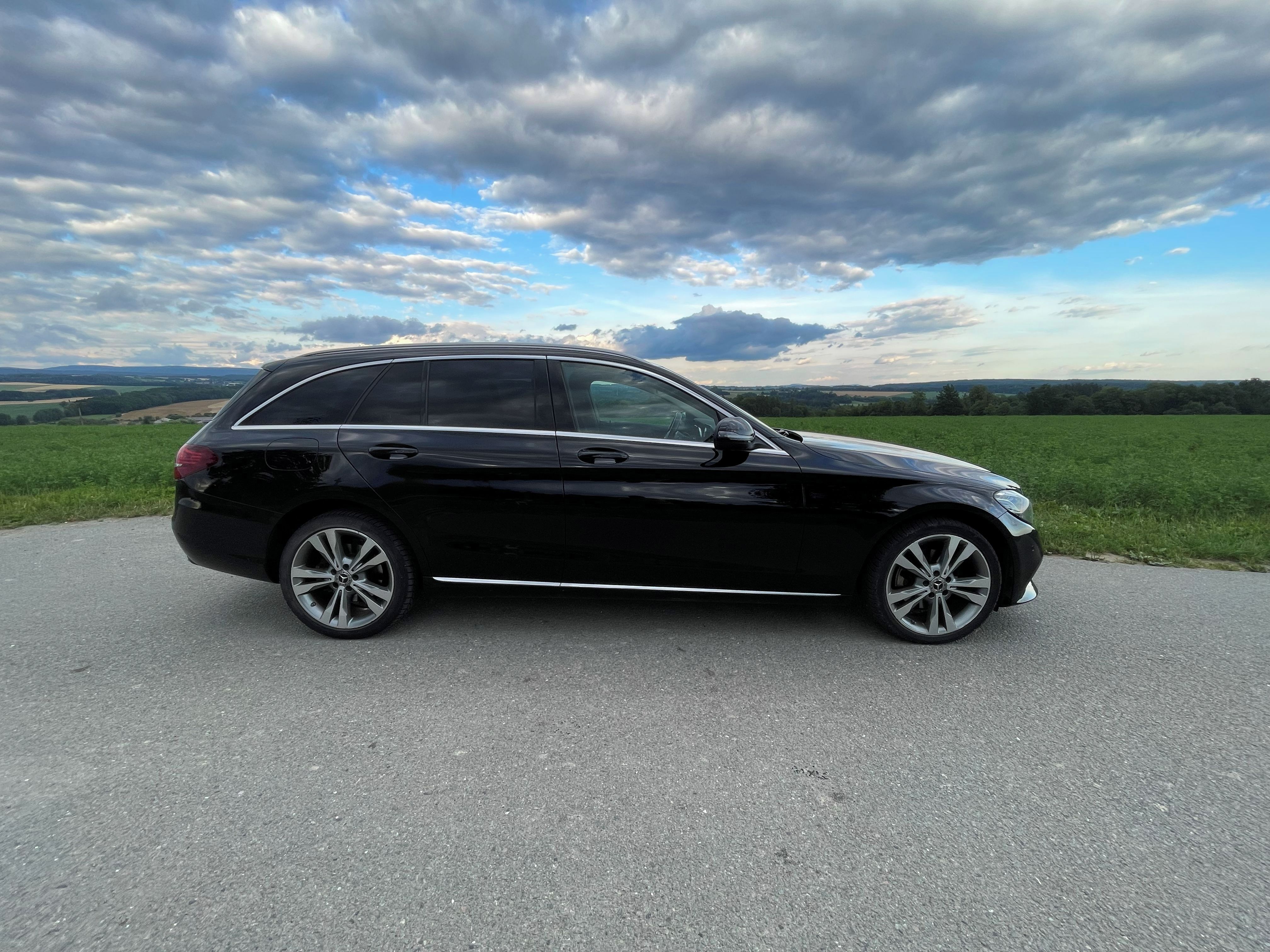 Mercedes-Benz Třídy C, Mercedes-Benz C 220D 143kw - fotka 4