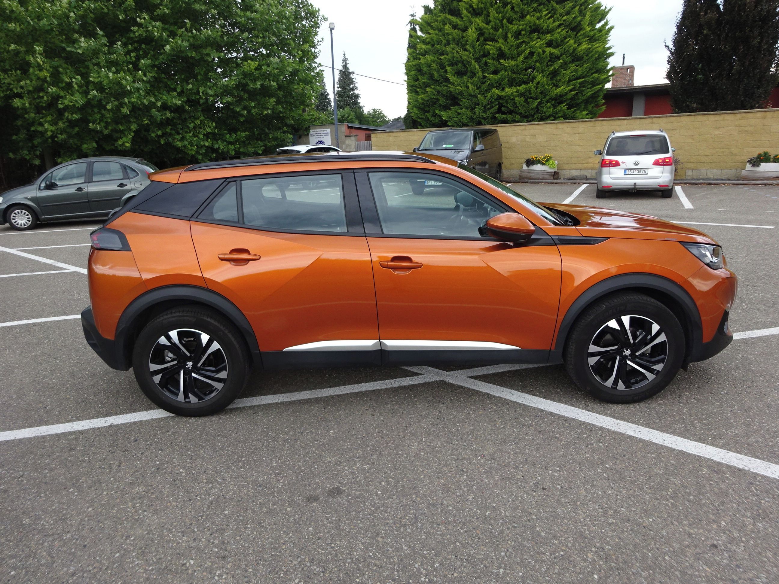 Peugeot 2008, 1.5 BlueHDI 1.Maj.serv.kníž.ČR - fotka 3
