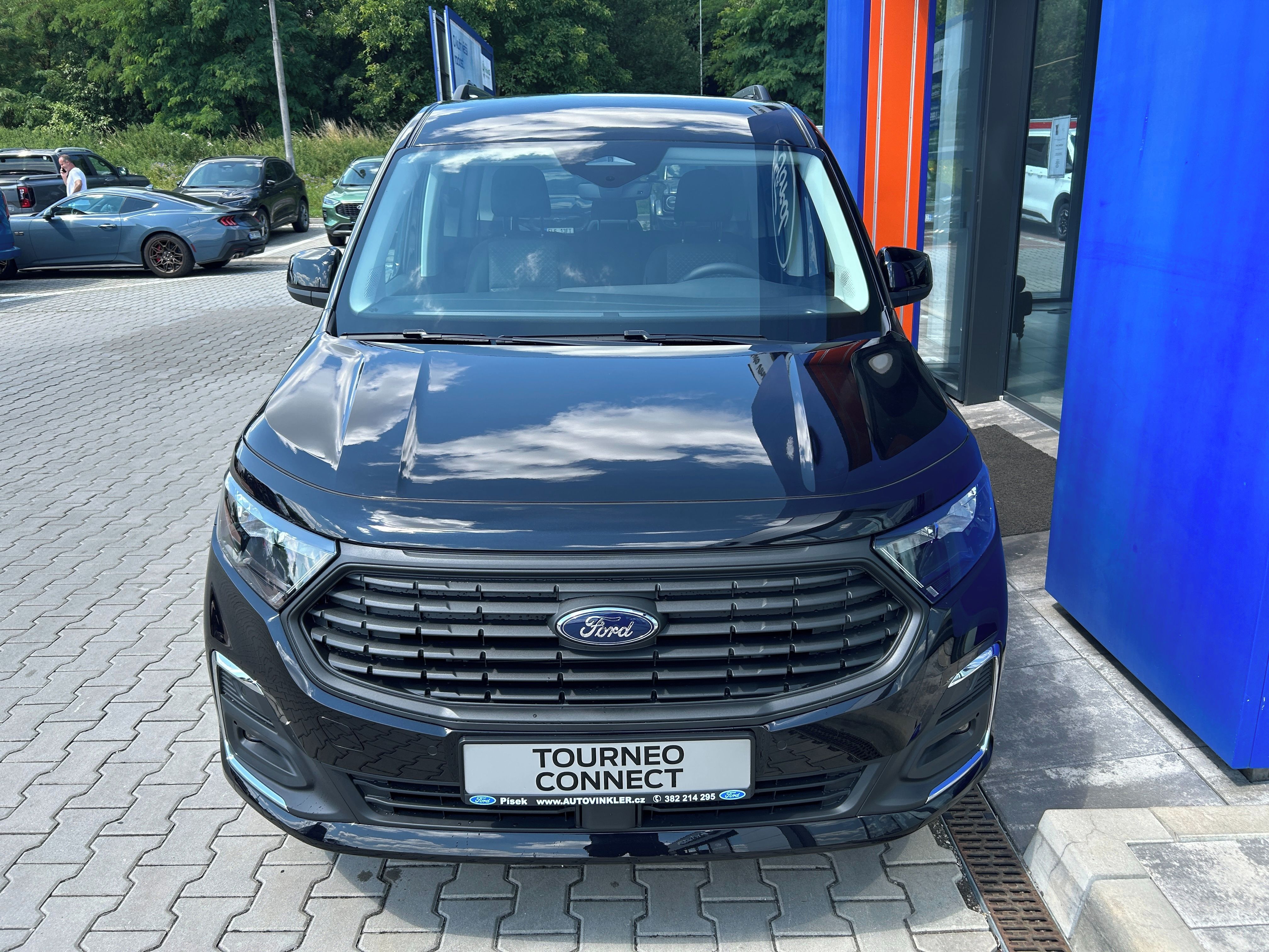 Ford Tourneo Connect, 1.5 Ecoboost 85kW AT Titanium - fotka 2