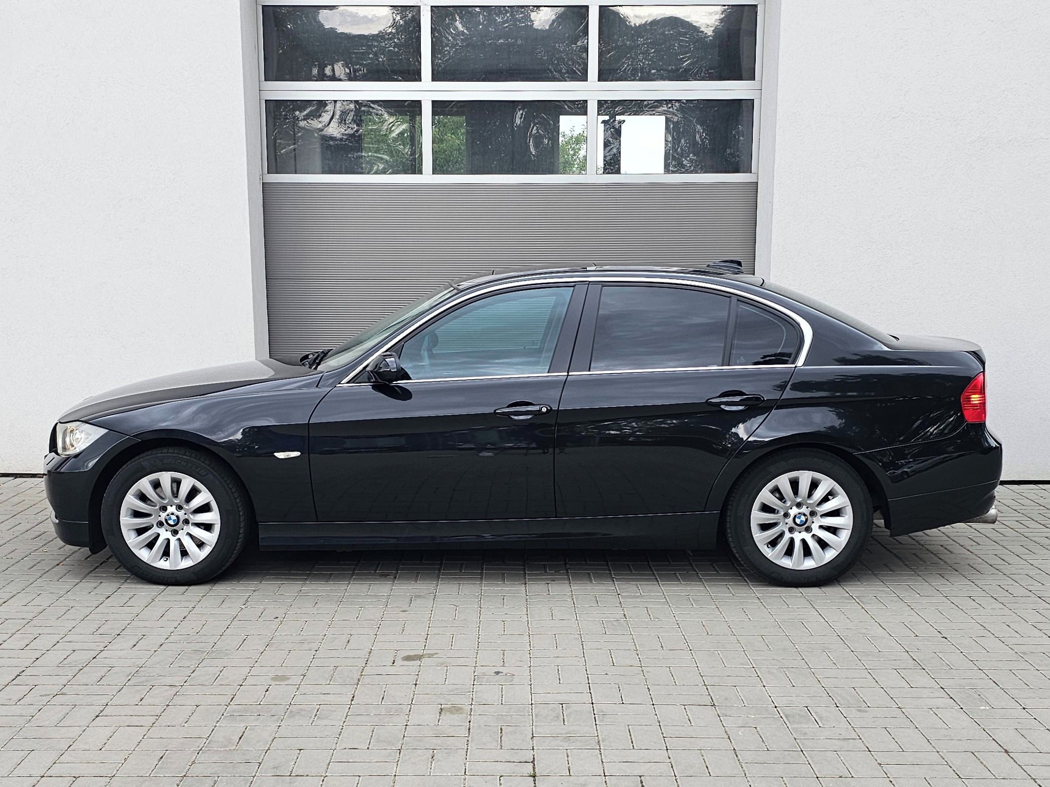 BMW Řada 3, 325i, 160kW - fotka 5