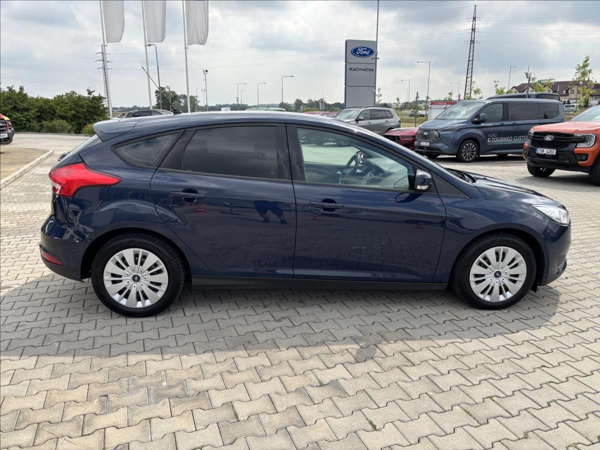 Ford Focus, 1,6 Trend 1.6 Duratec Ti-VCT - fotka 6