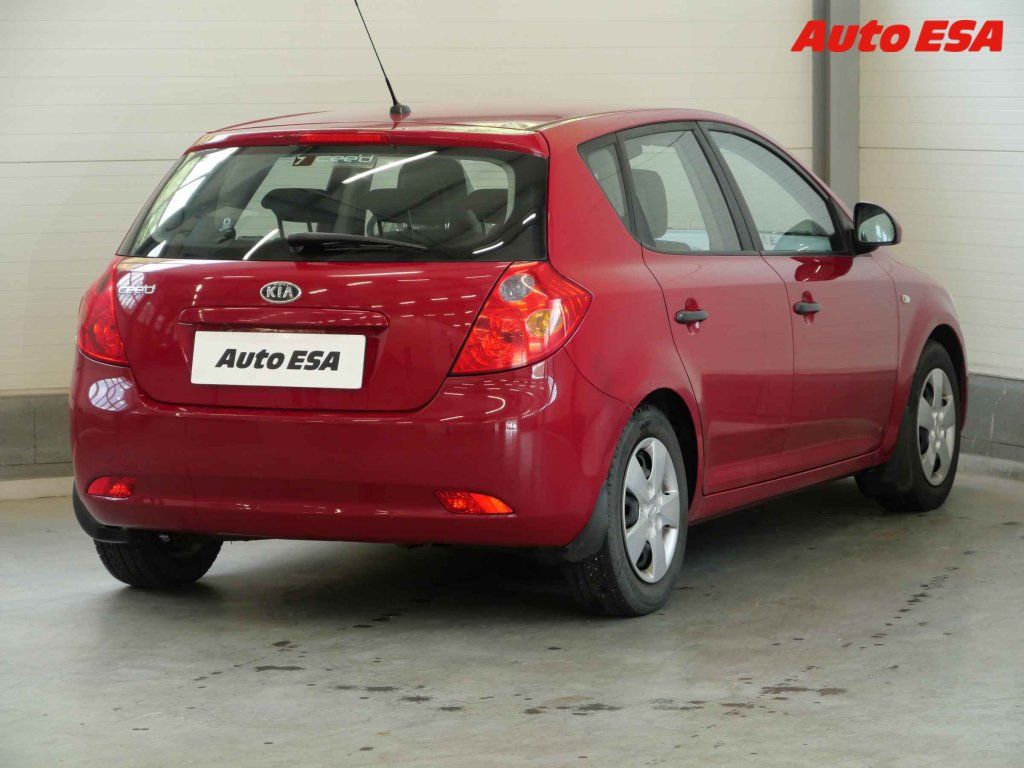 Kia Cee´d, 1.4i,ČR - fotka 4