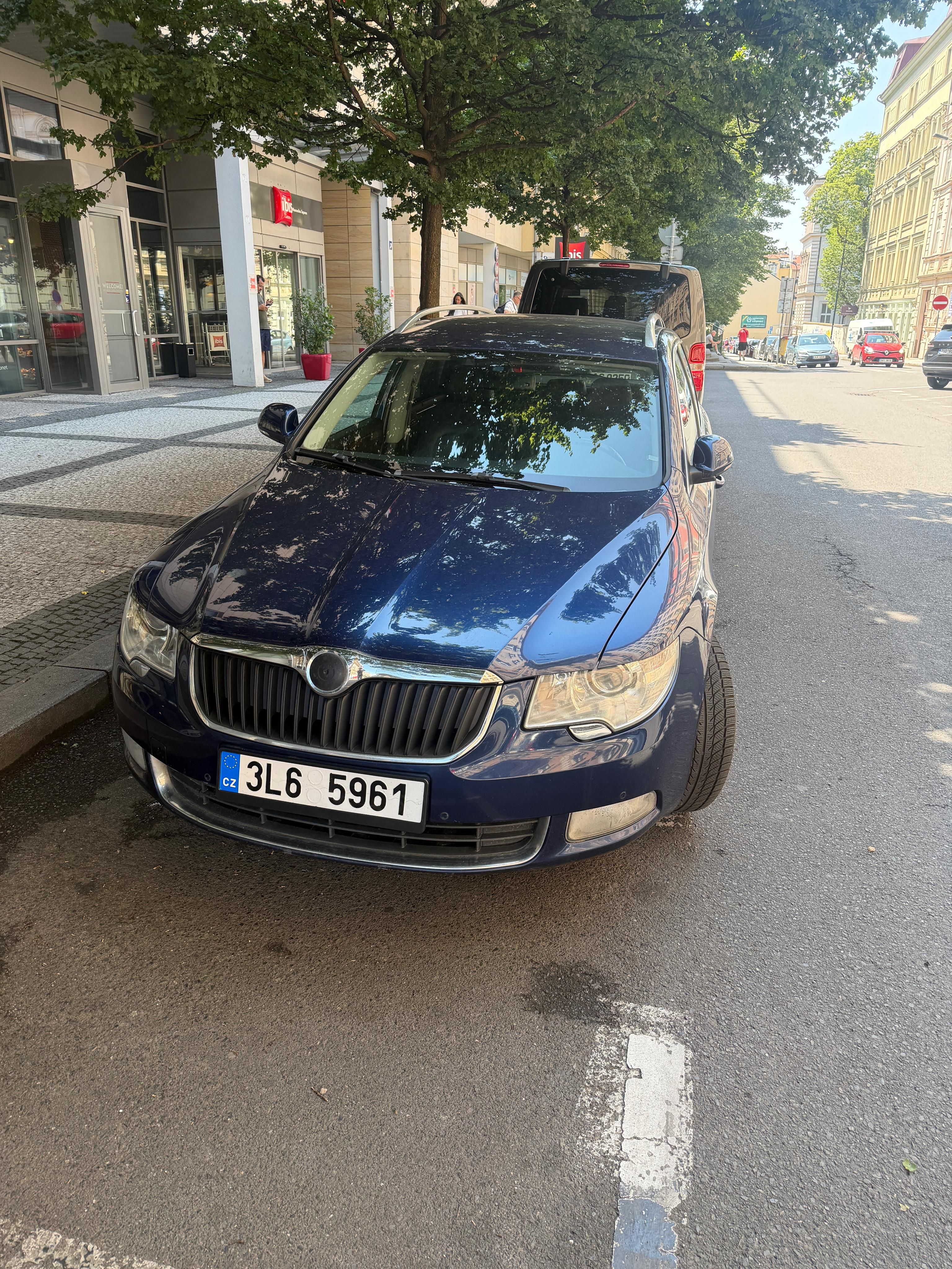 Škoda Superb, 3,6 benzin automat,top vzhled - fotka 4