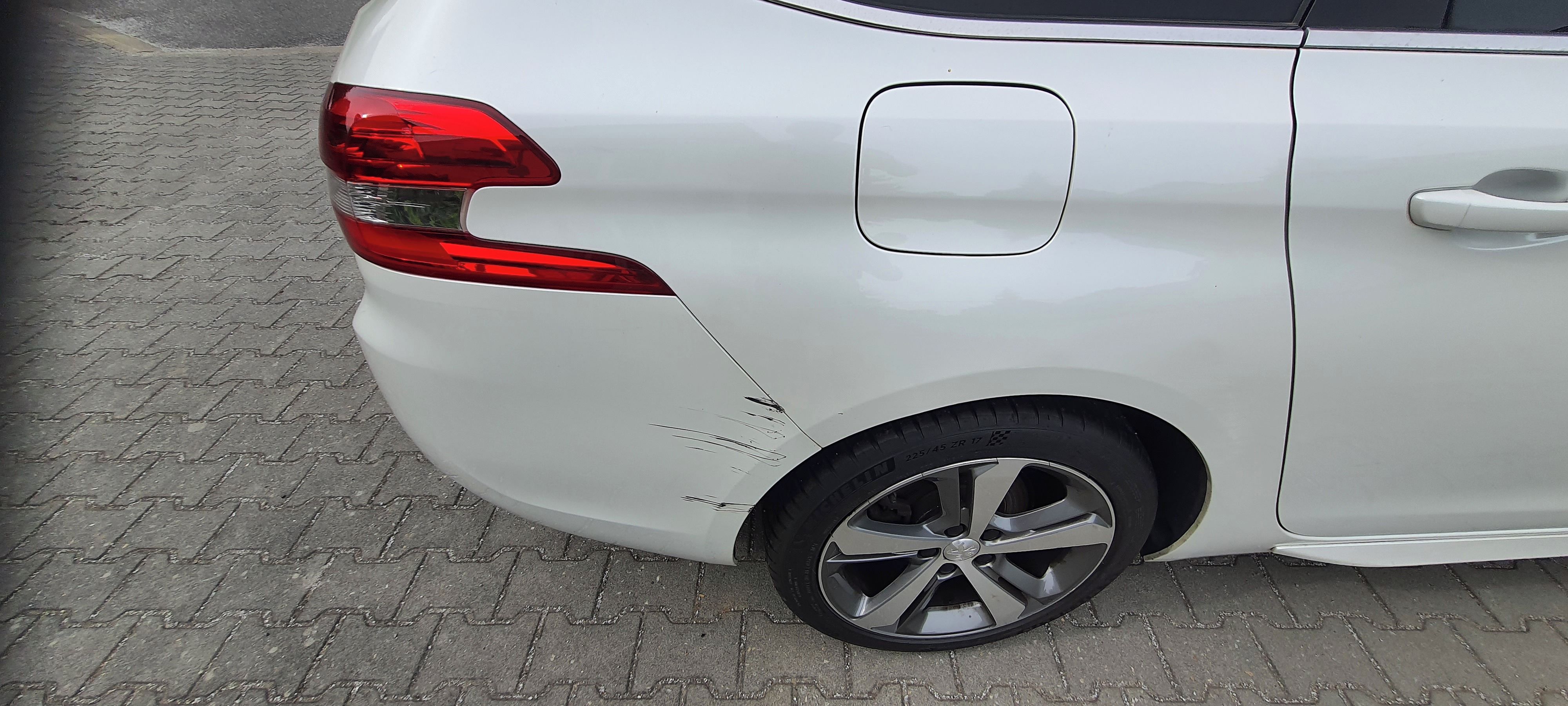 Peugeot 308, SW GT Line EAT8 1. majitel - fotka 6