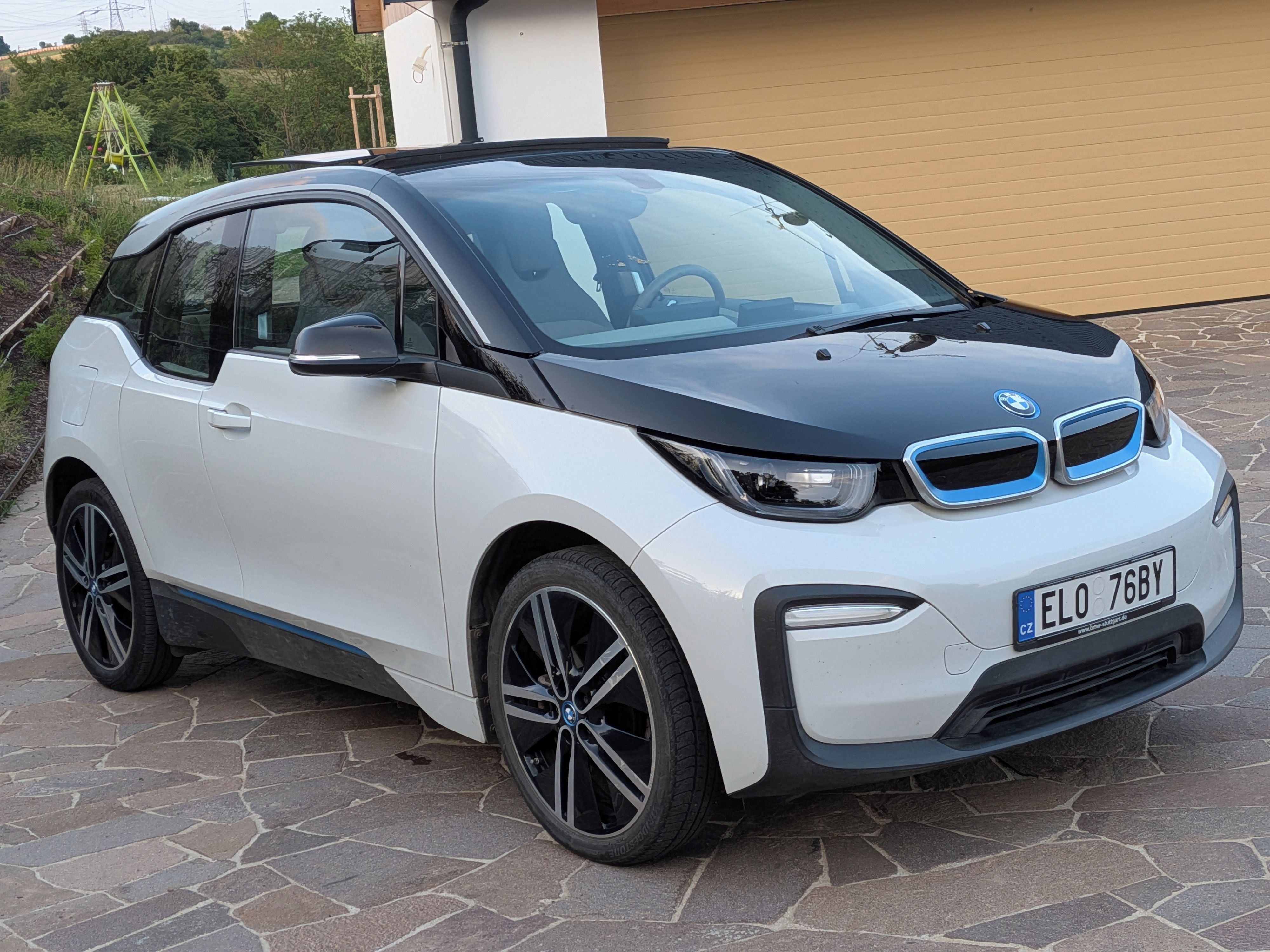 BMW i3, 120Ah,světlý inter.,střeš.okno - fotka 6
