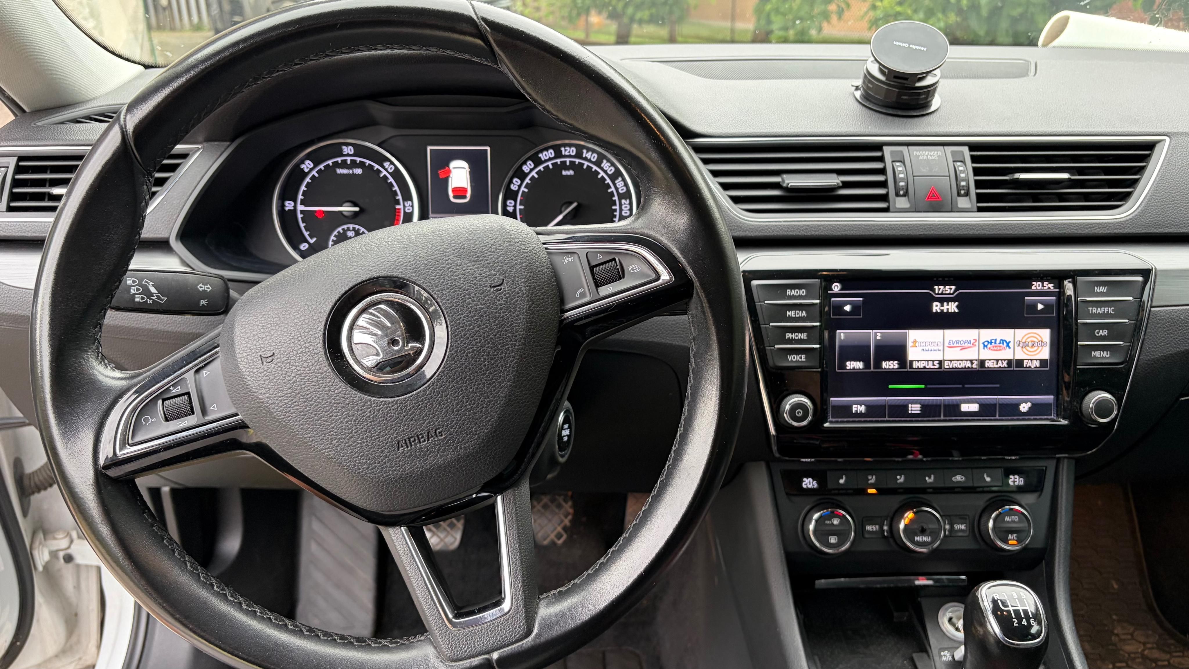 Škoda Superb, Škoda Superb III 2.0 TDI 140KW - fotka 4