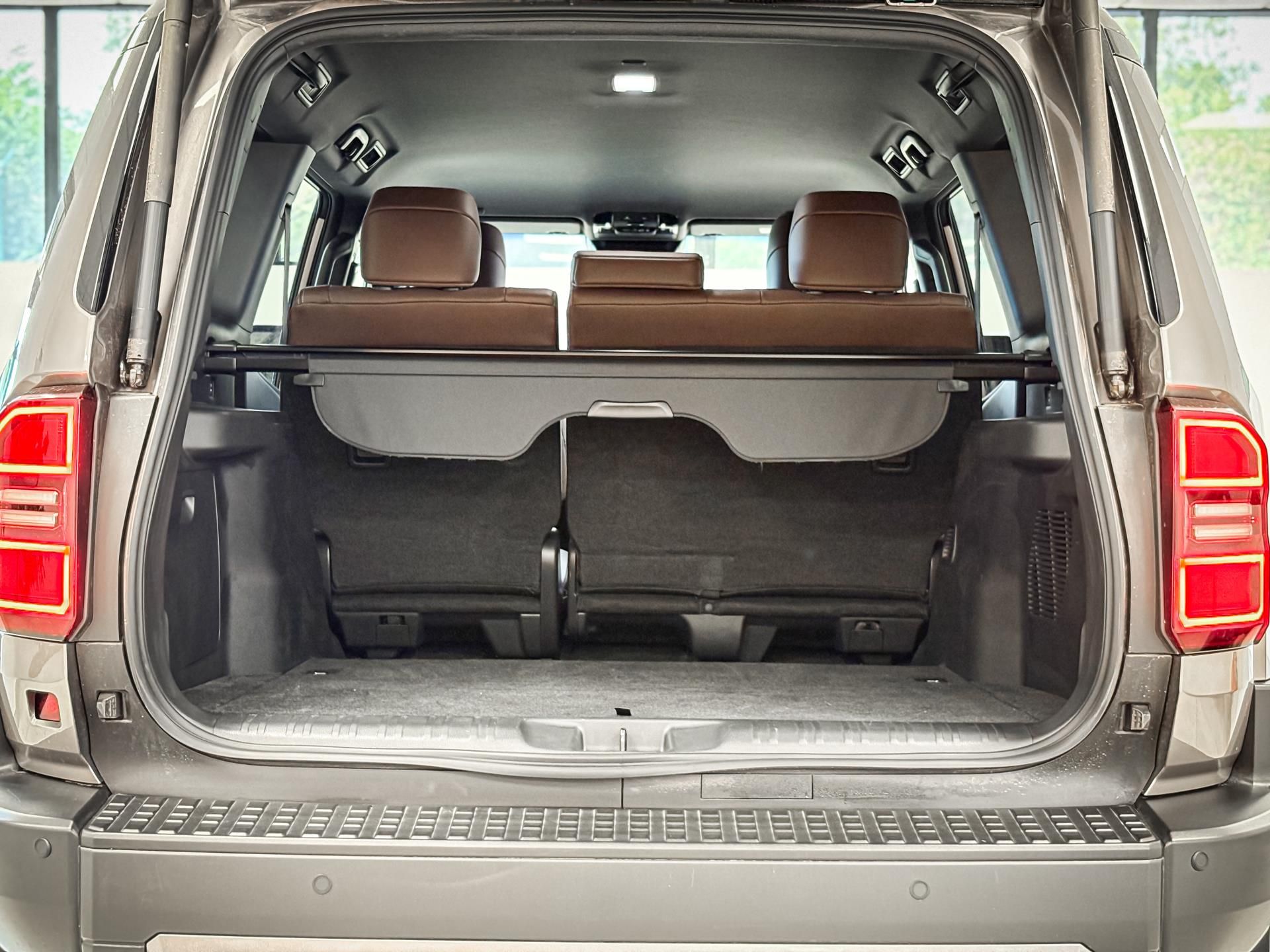 Toyota Land Cruiser, 2,8L Diesel, Executive Skyview - fotka 6