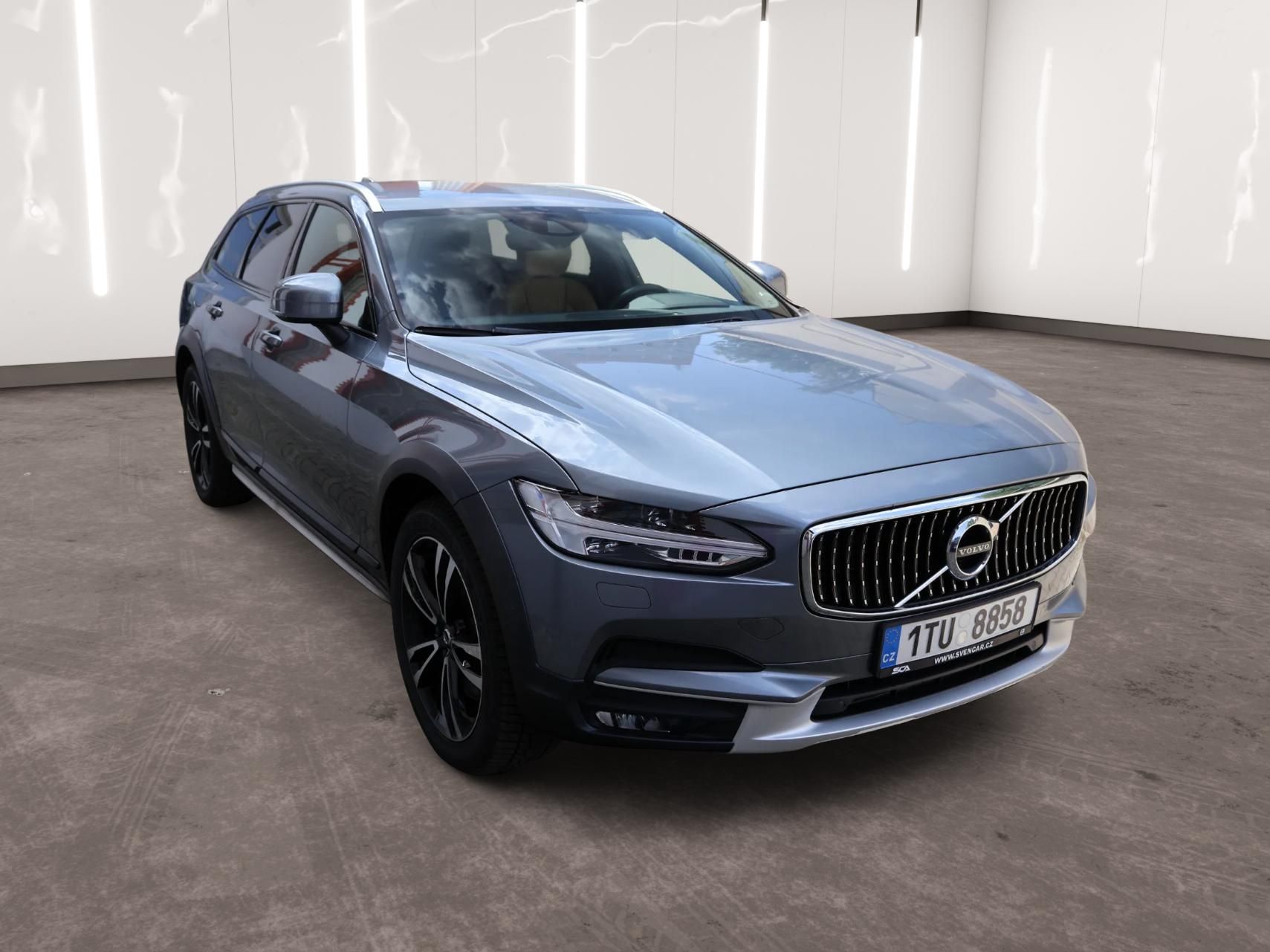 Volvo V90, D5 AWD Cross Country Pro - fotka 5