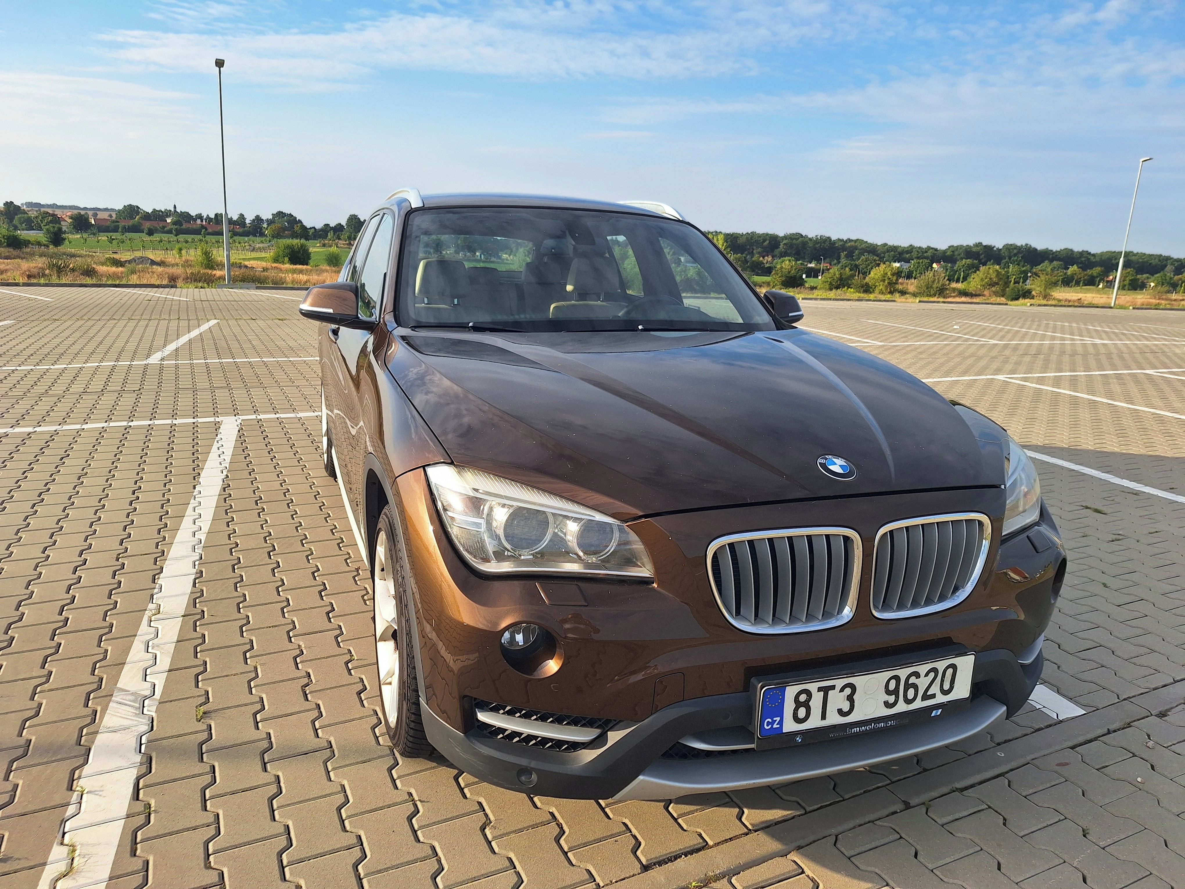 BMW X1, xDrive20i, 135 kW, 4x4, xLine - fotka 2