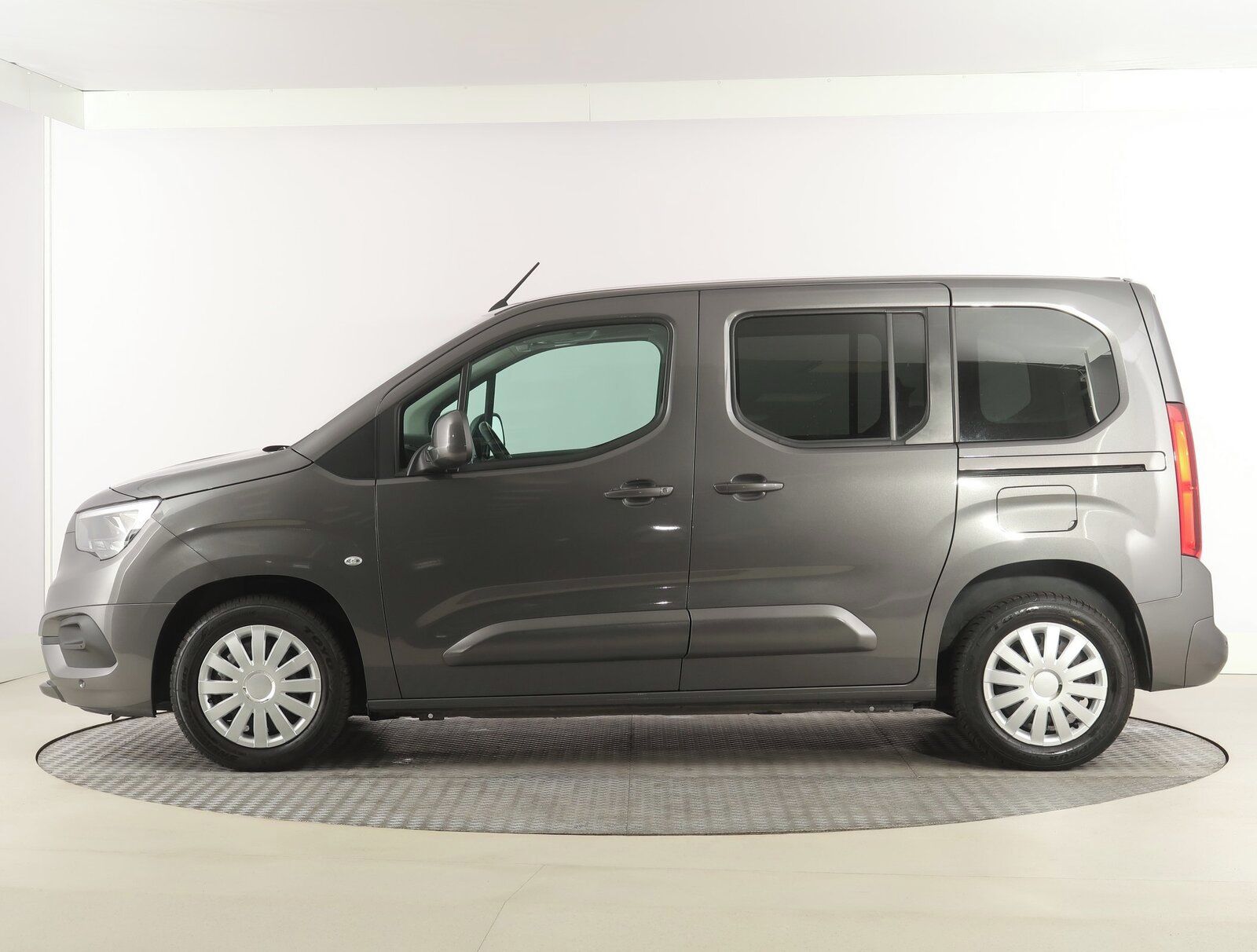 Opel Combo, 1.2 Turbo, 7Míst, Klima, 1Maj - fotka 3