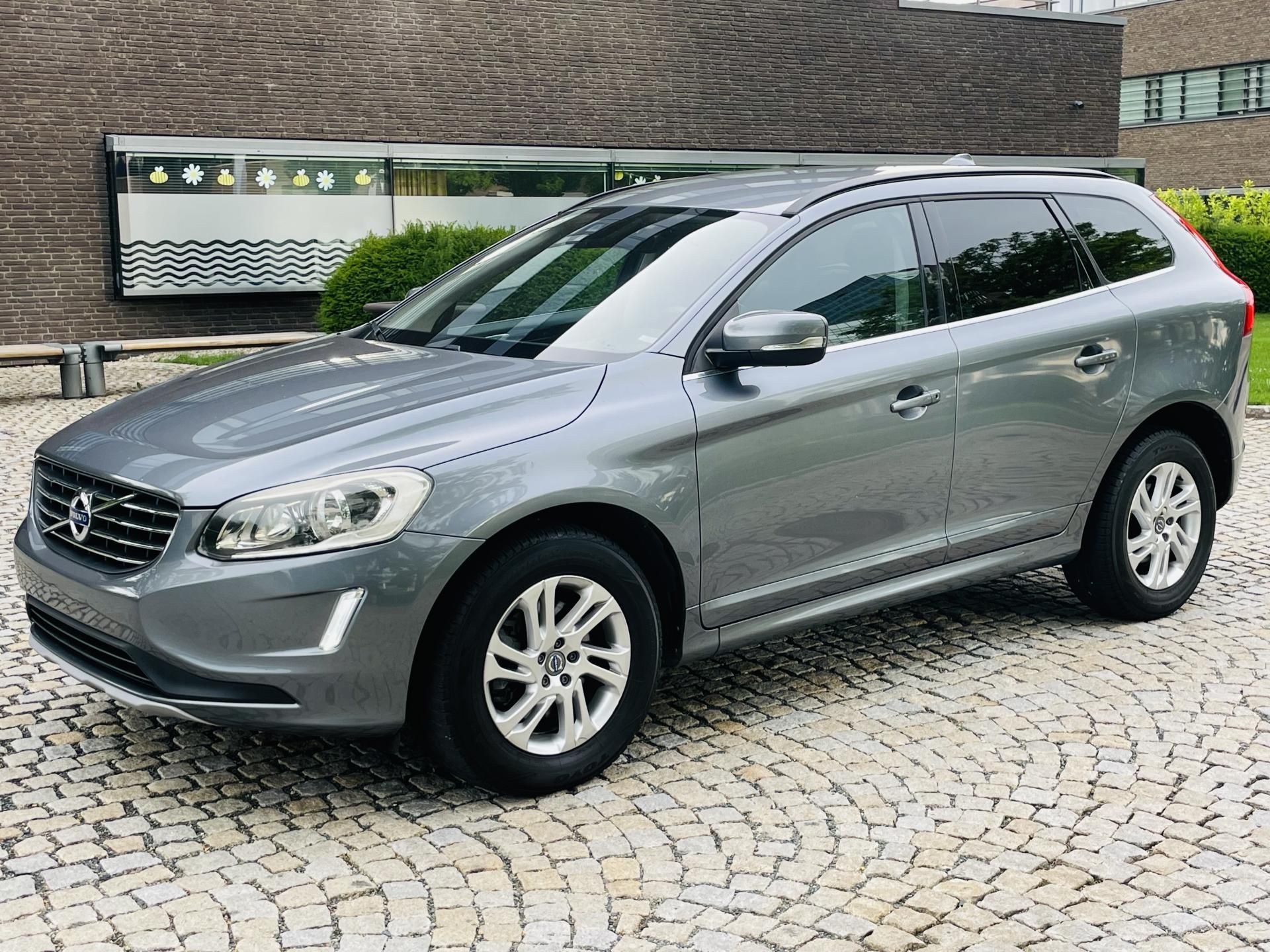 Volvo XC60, 2.4D 4x4 5V AUT 1.MAJ SERVISKA - fotka 5