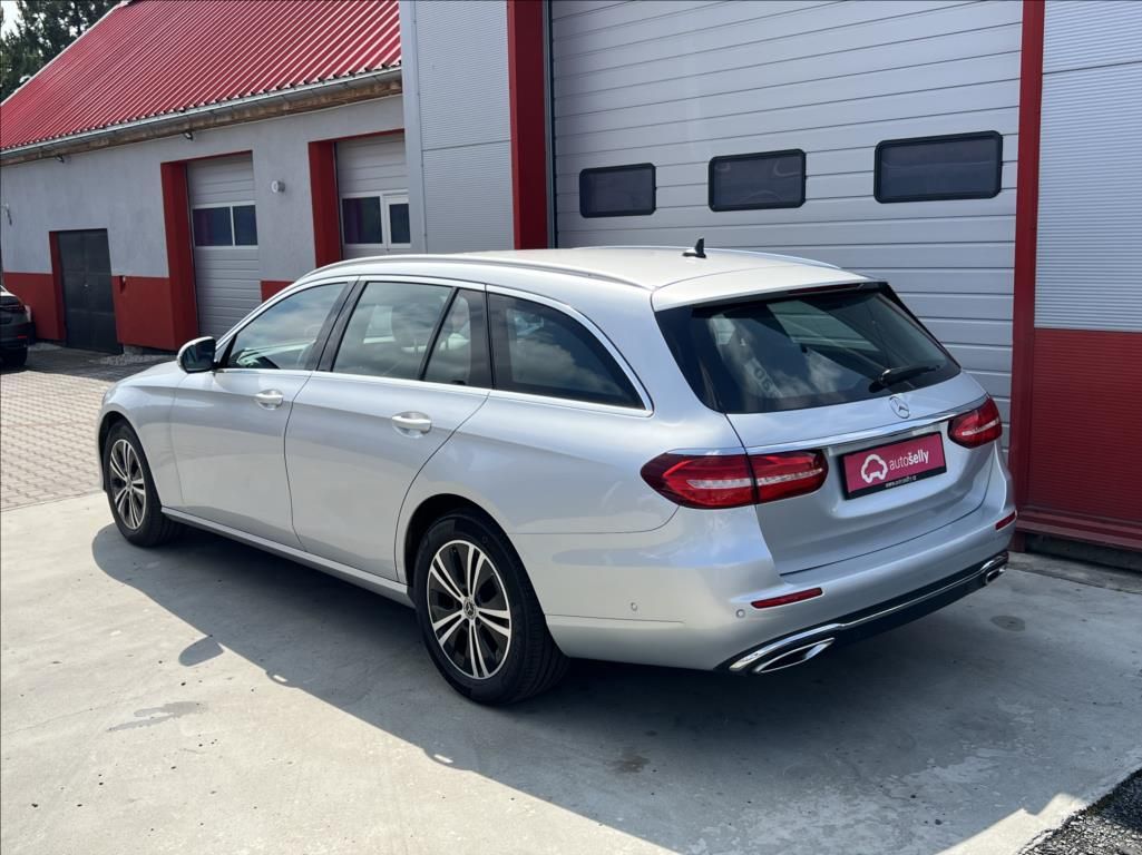 Mercedes-Benz Třídy E, 2,0 E 220 d / 9G-TRONIC - fotka 3