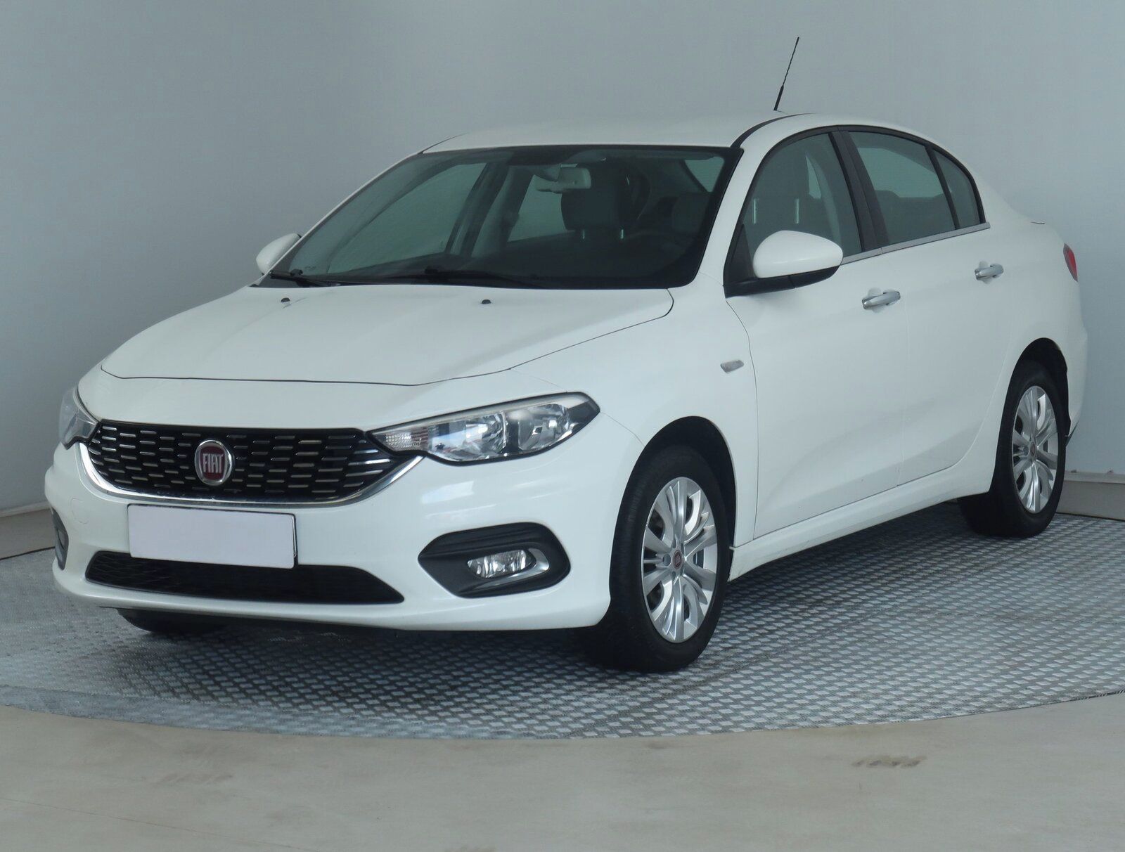 Fiat Tipo, 1.6 16V, Automat - fotka 2