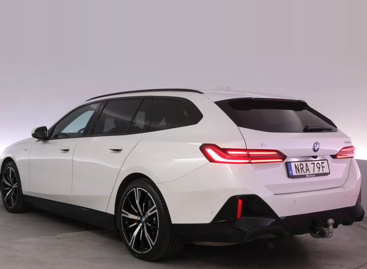BMW i5, xDrive40 Touring M SoH 98% Kam - fotka 3