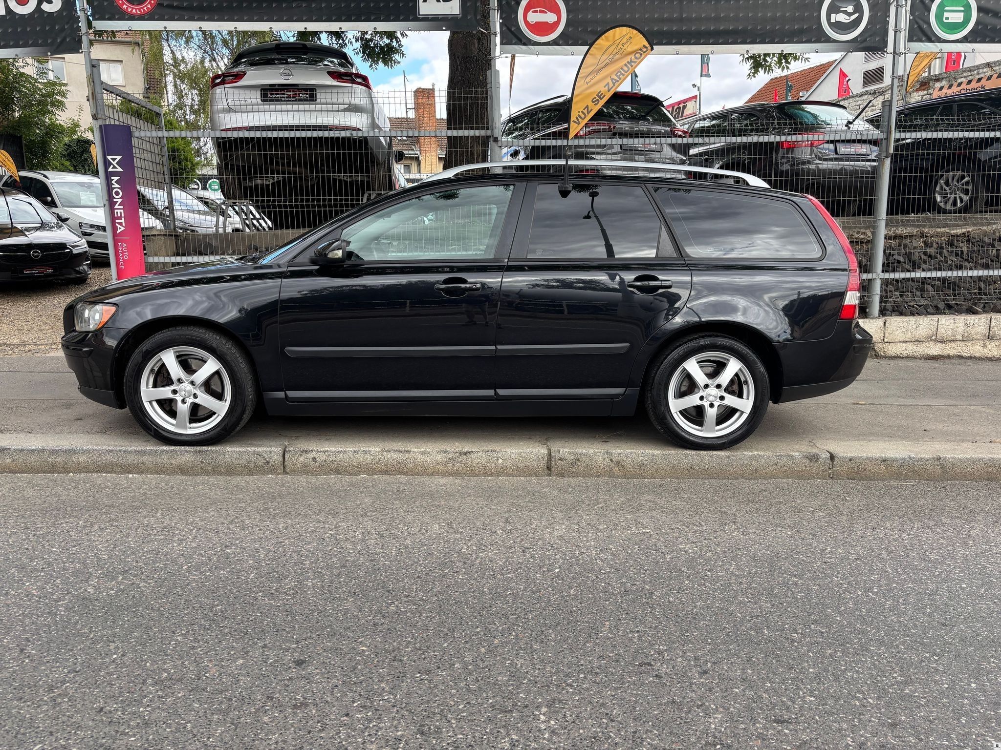 Volvo V50, 2.0D/2005/MOMENTUM.MANUÁL.TAŽN - fotka 2