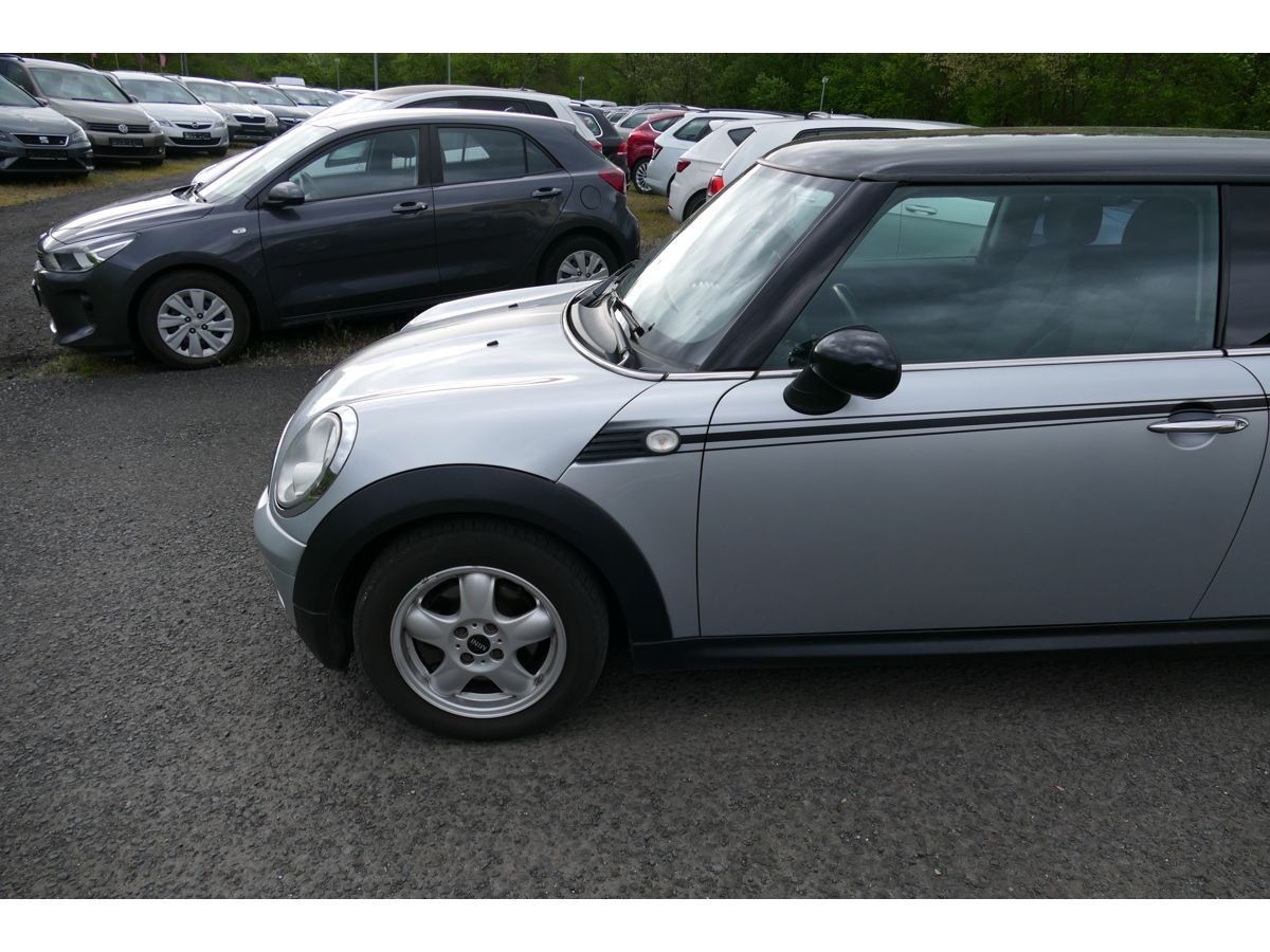 Mini Cooper, 1,6 88KW - fotka 5