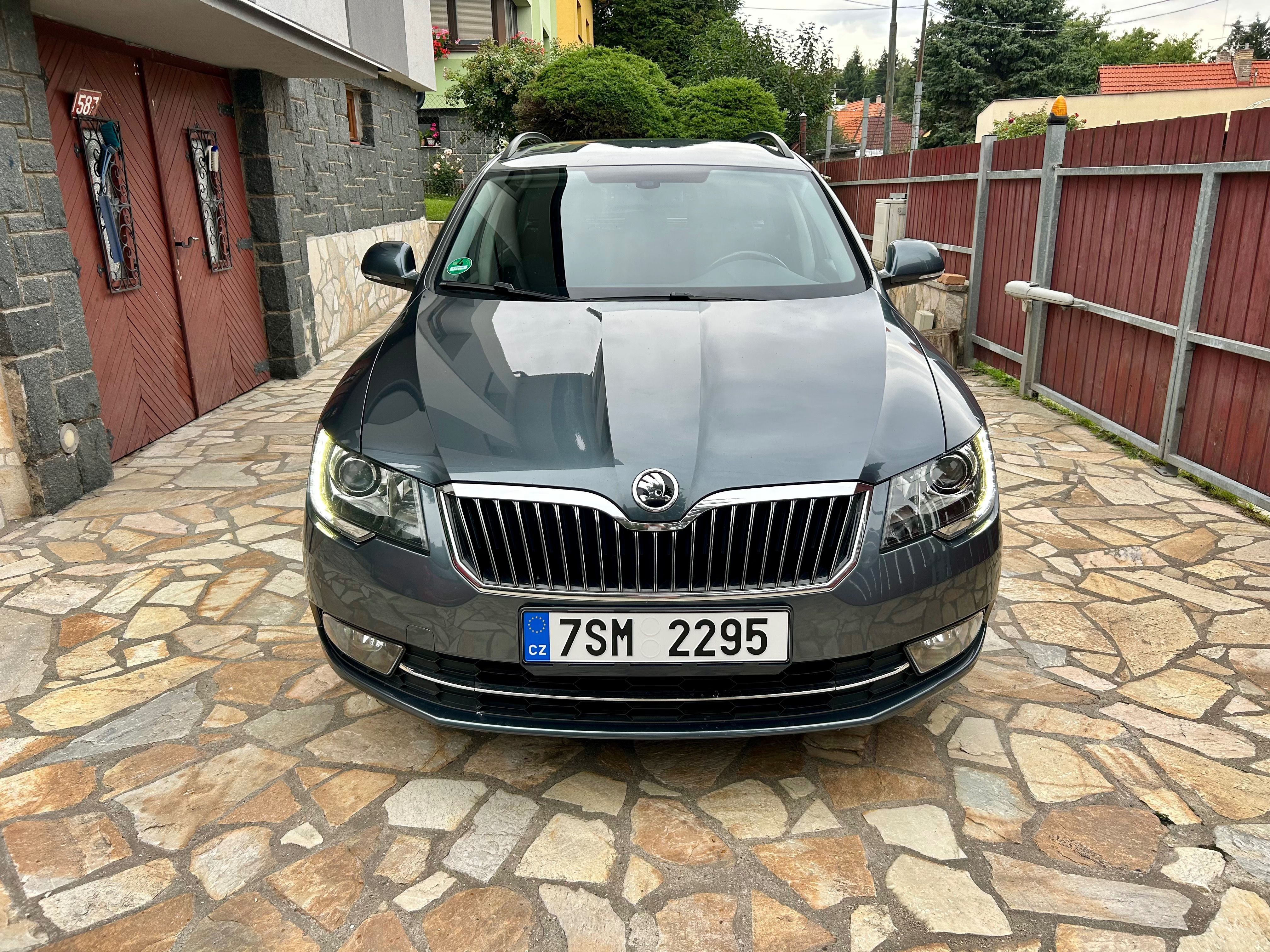 Škoda Superb, 2.0TDI 125KW DSG 4x4 EXCLUSIVE - fotka 2