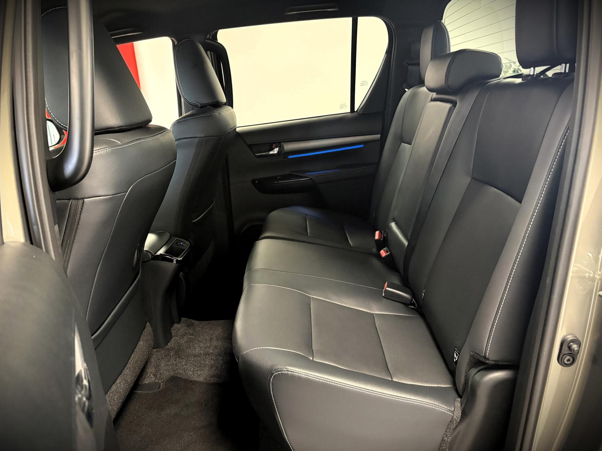 Toyota Hilux, 2,8 D,6st (4x4),Double Cab,Inv - fotka 6