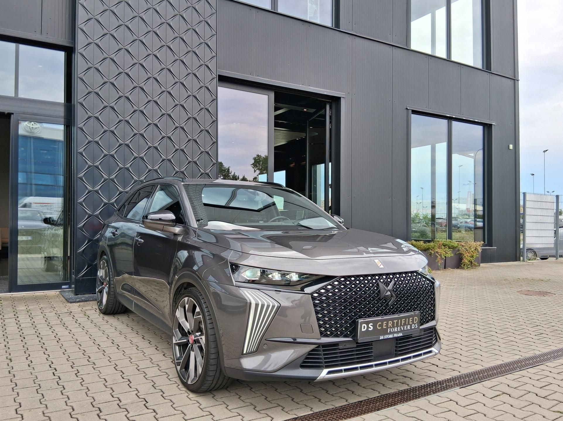 DS 7 Crossback, PERF. LINE + E-TENSE 360K 4x4 - fotka 6