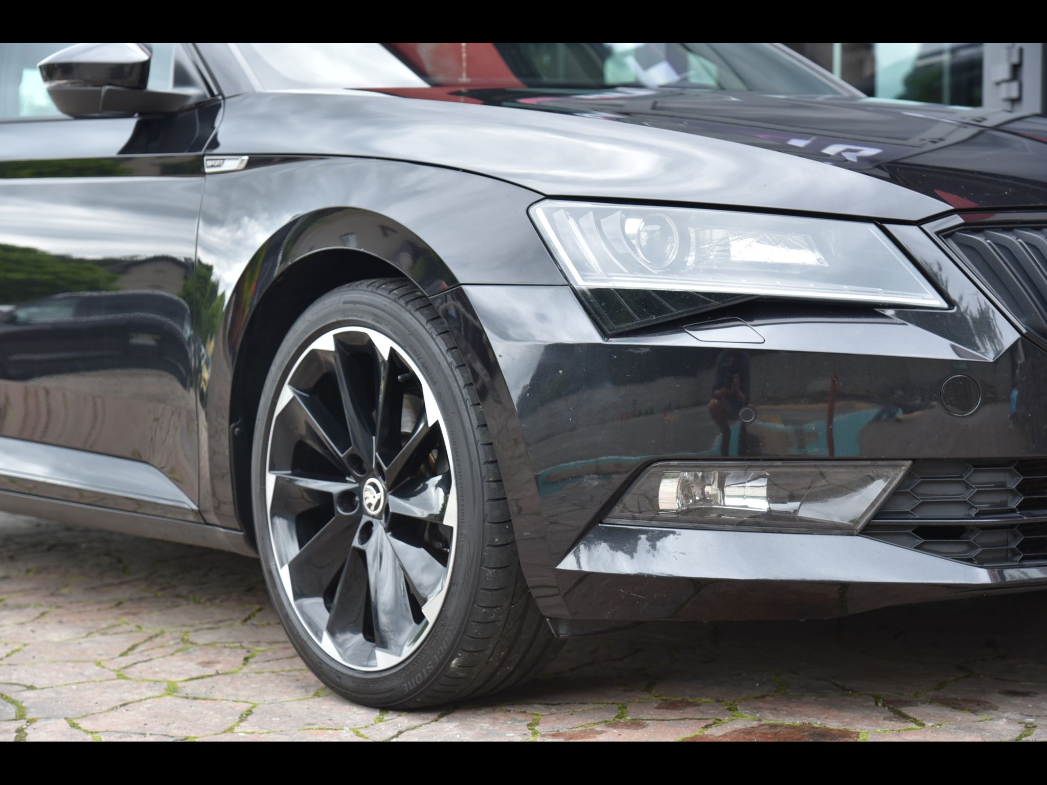 Škoda Superb, 2.0 TDi 140 kW 4x4 Sportline D - fotka 3