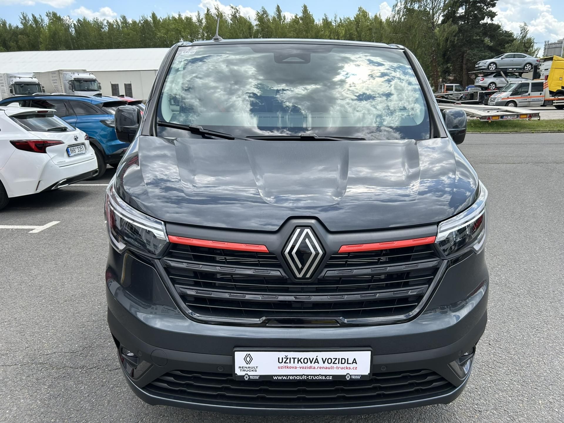 Renault Trafic, CREW VAN L2H1 170k RED 5 míst - fotka 2