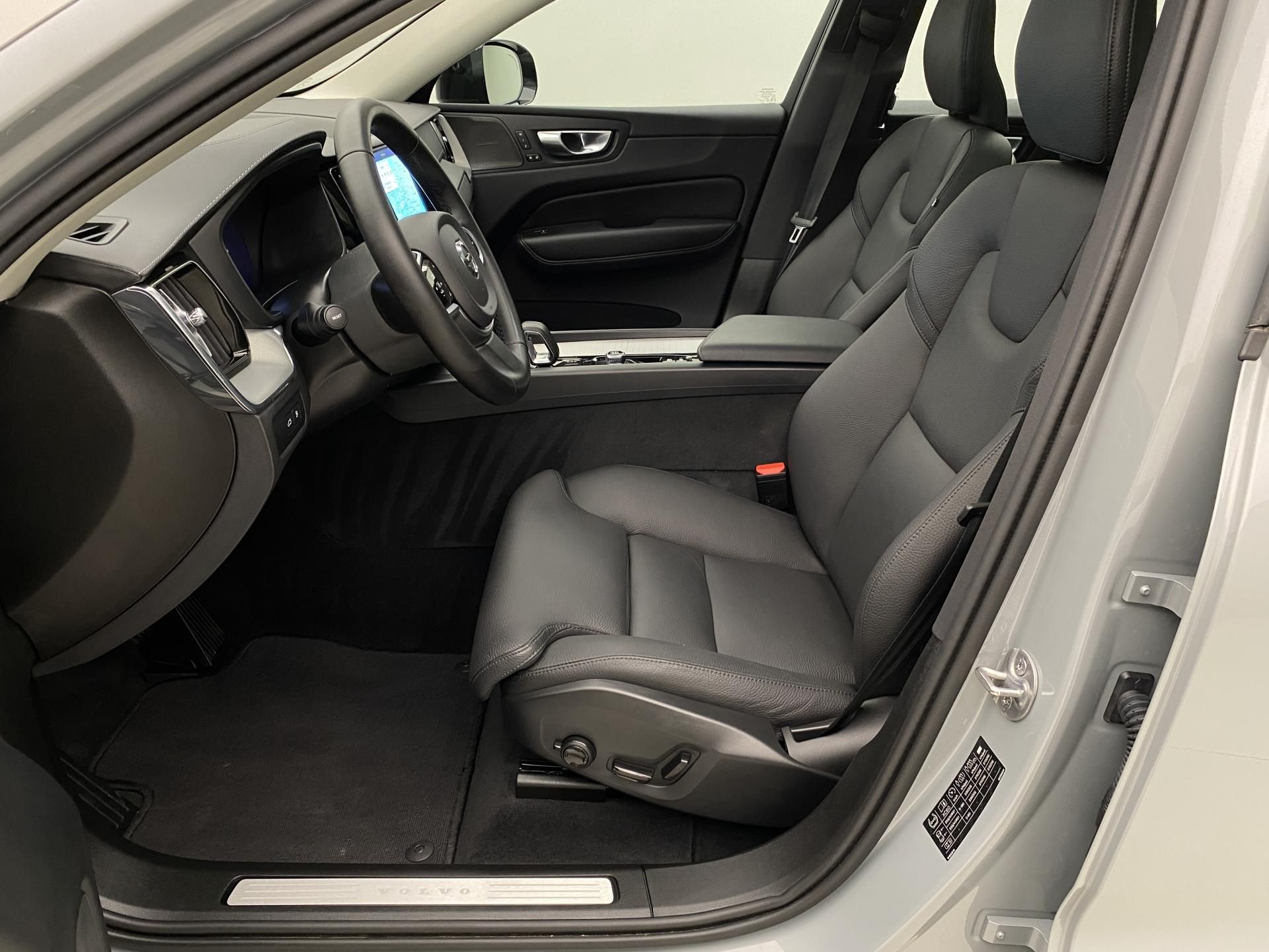 Volvo XC60, T8 AWD RECHARGE DARK ULTRA CZ - fotka 3