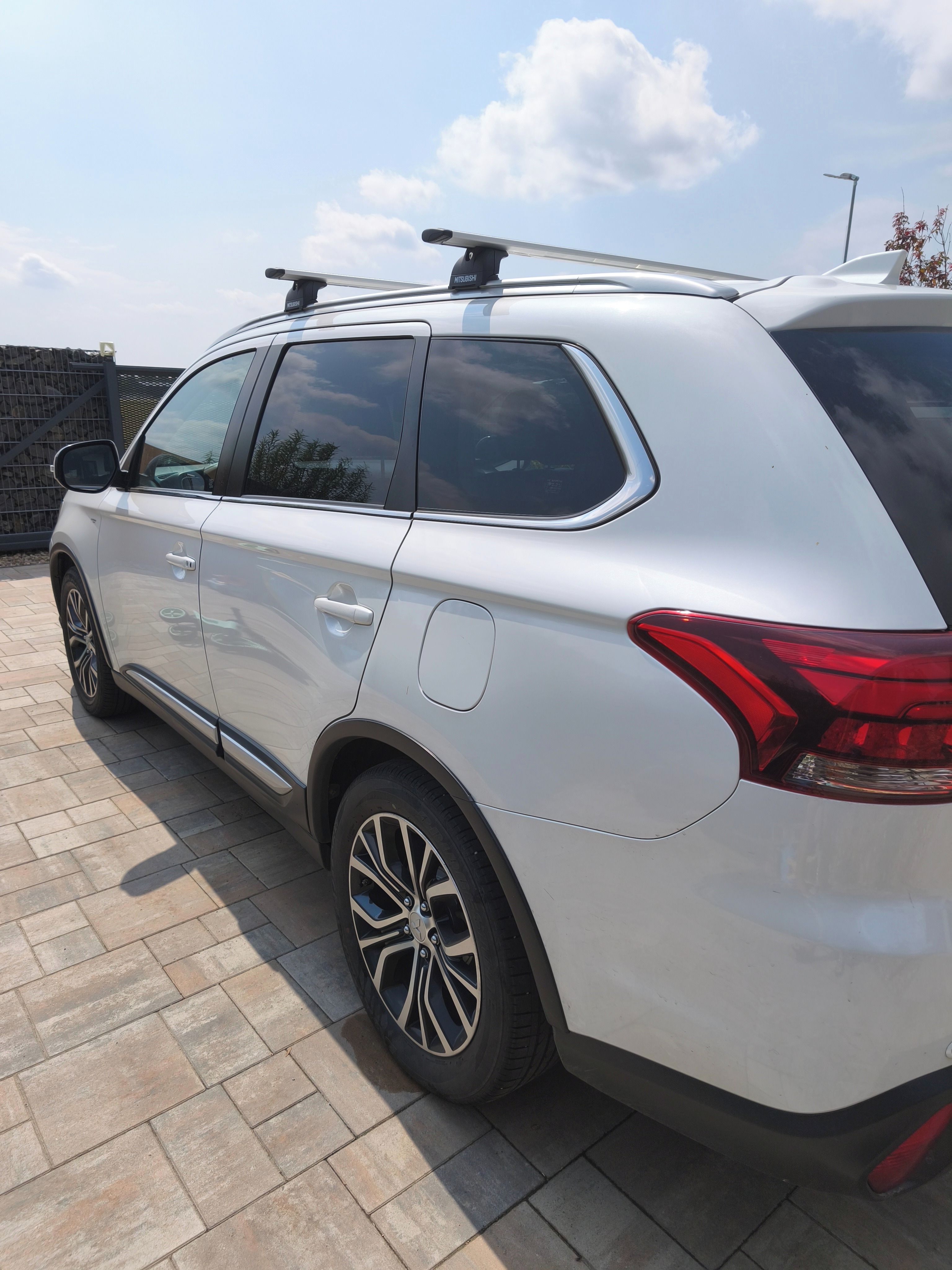Mitsubishi Outlander, 2.2DI-D 4x4 S-AWC 7míst - fotka 3