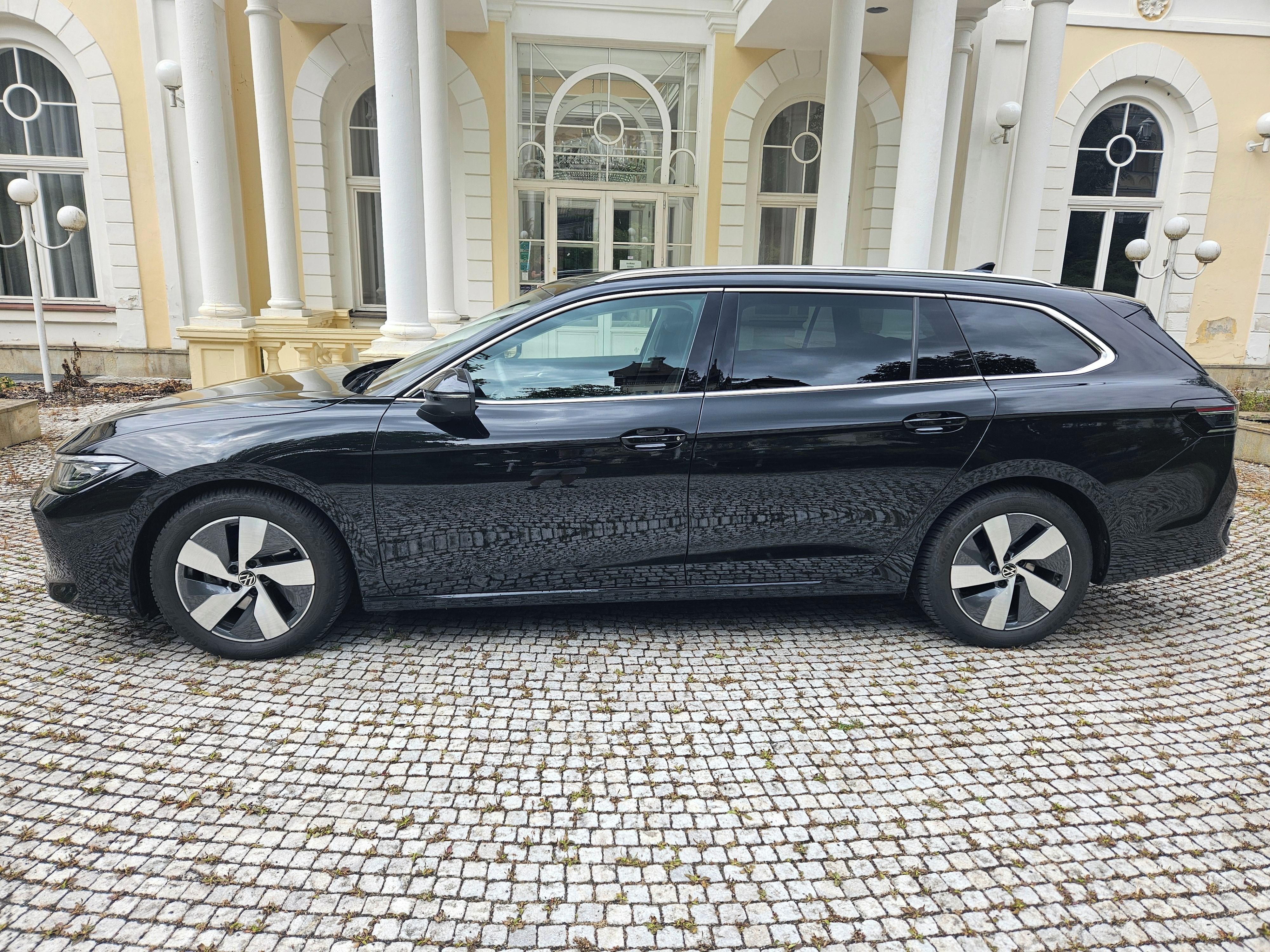 Volkswagen Passat, Elegance 23.000 km - fotka 2