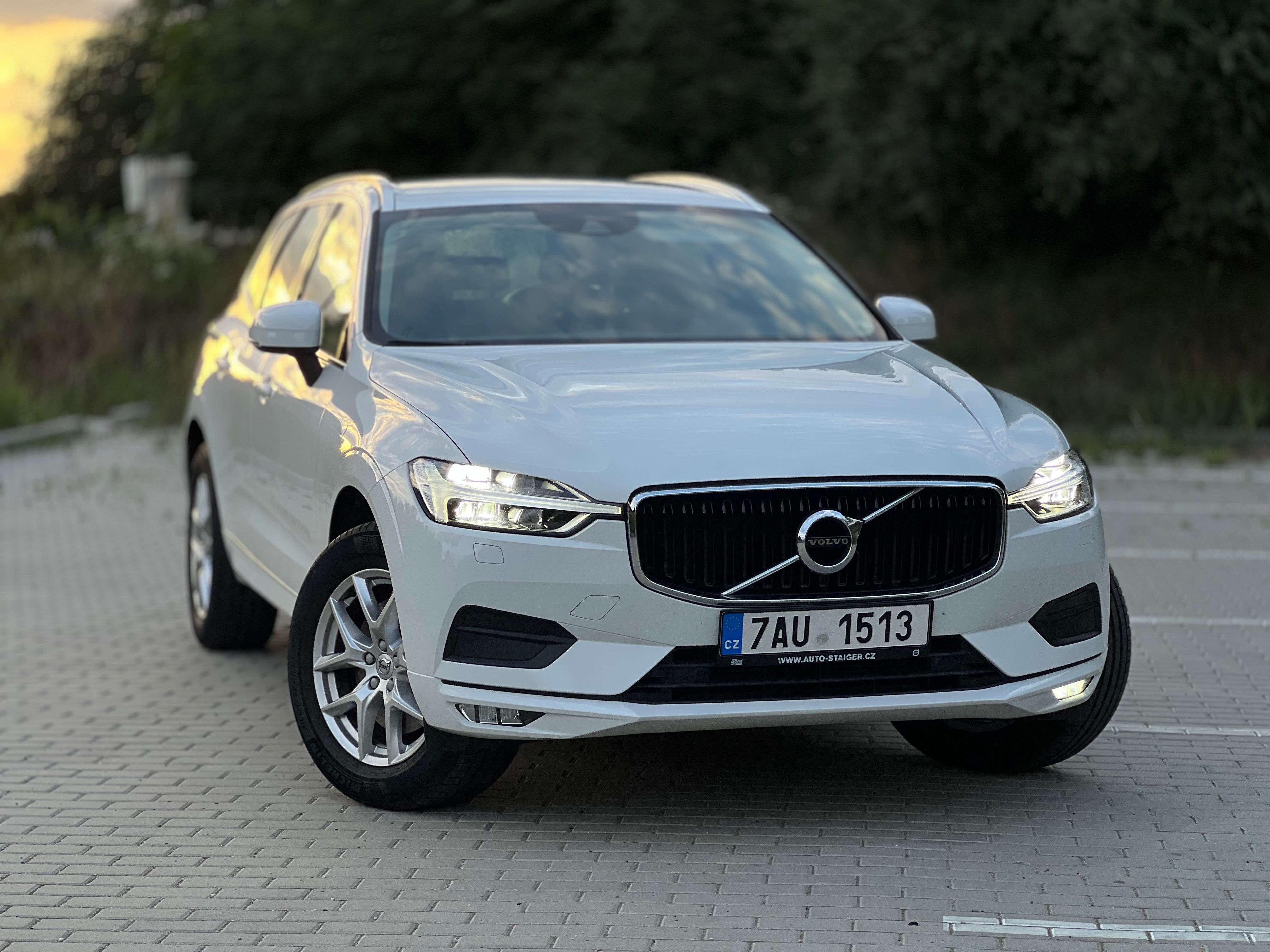 Volvo XC60, 2.0 T4 Drive-E FWD MomentumPro - fotka 4