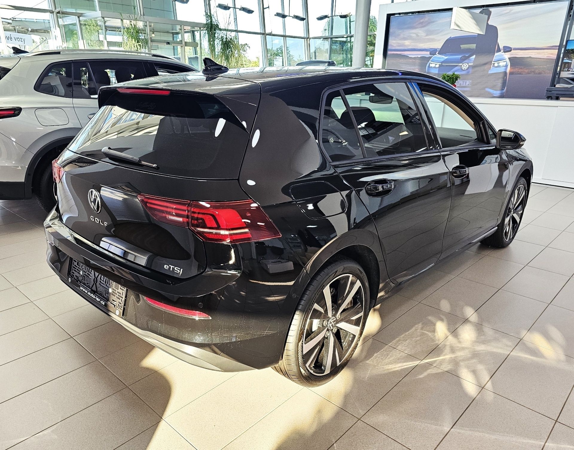 Volkswagen Golf, People 1,5 eTSI 85 kW 7DSG mHE - fotka 2