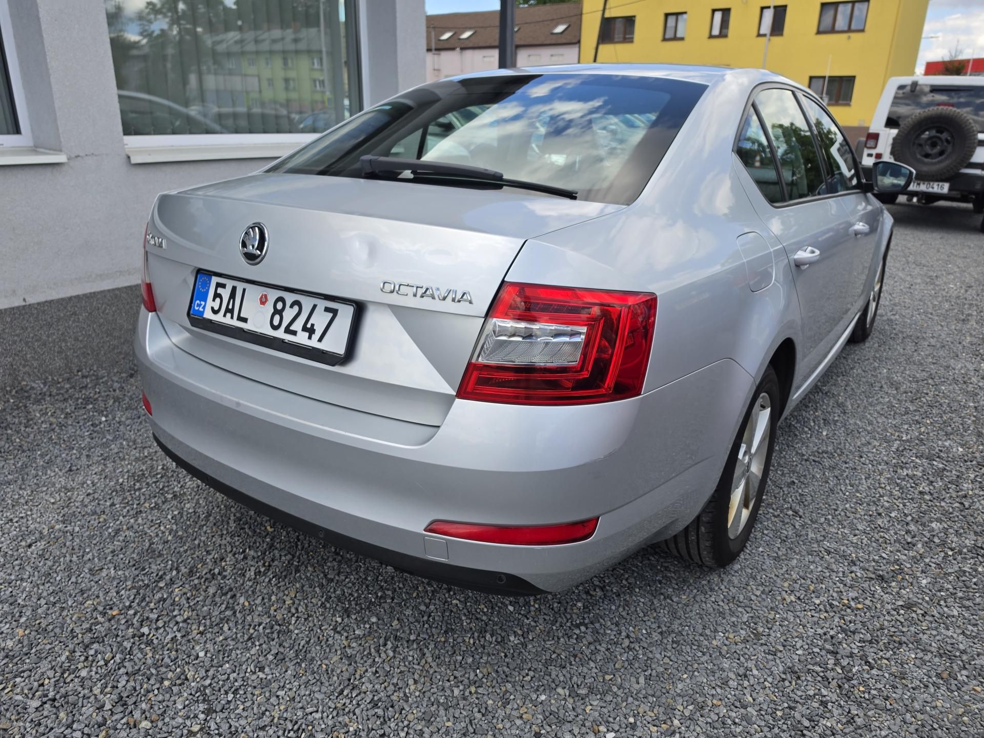Škoda Octavia, 1.6 TDI DSG - fotka 4