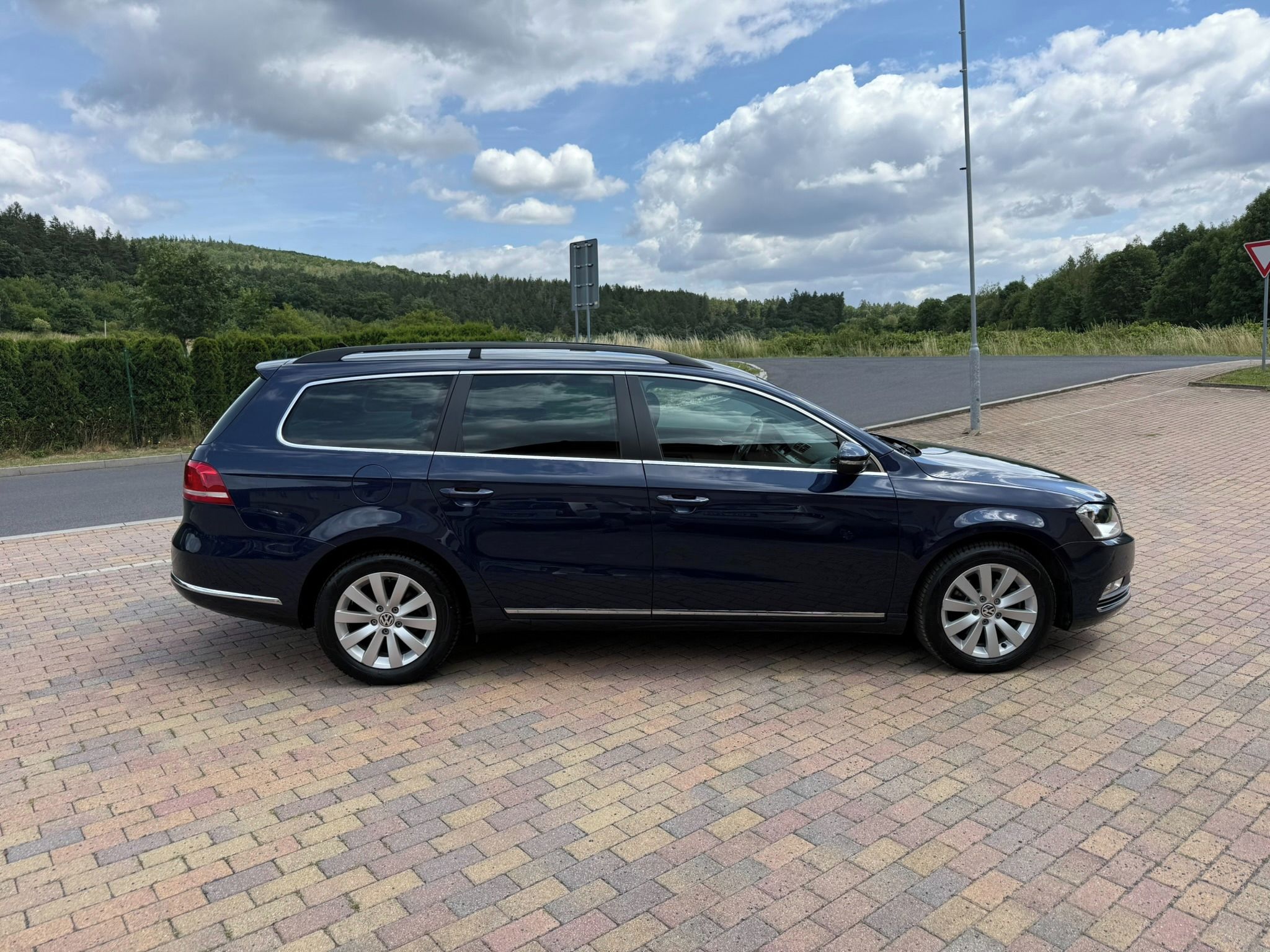 Volkswagen Passat, Variant B7 2.0 TDI 103kW DSG - fotka 6