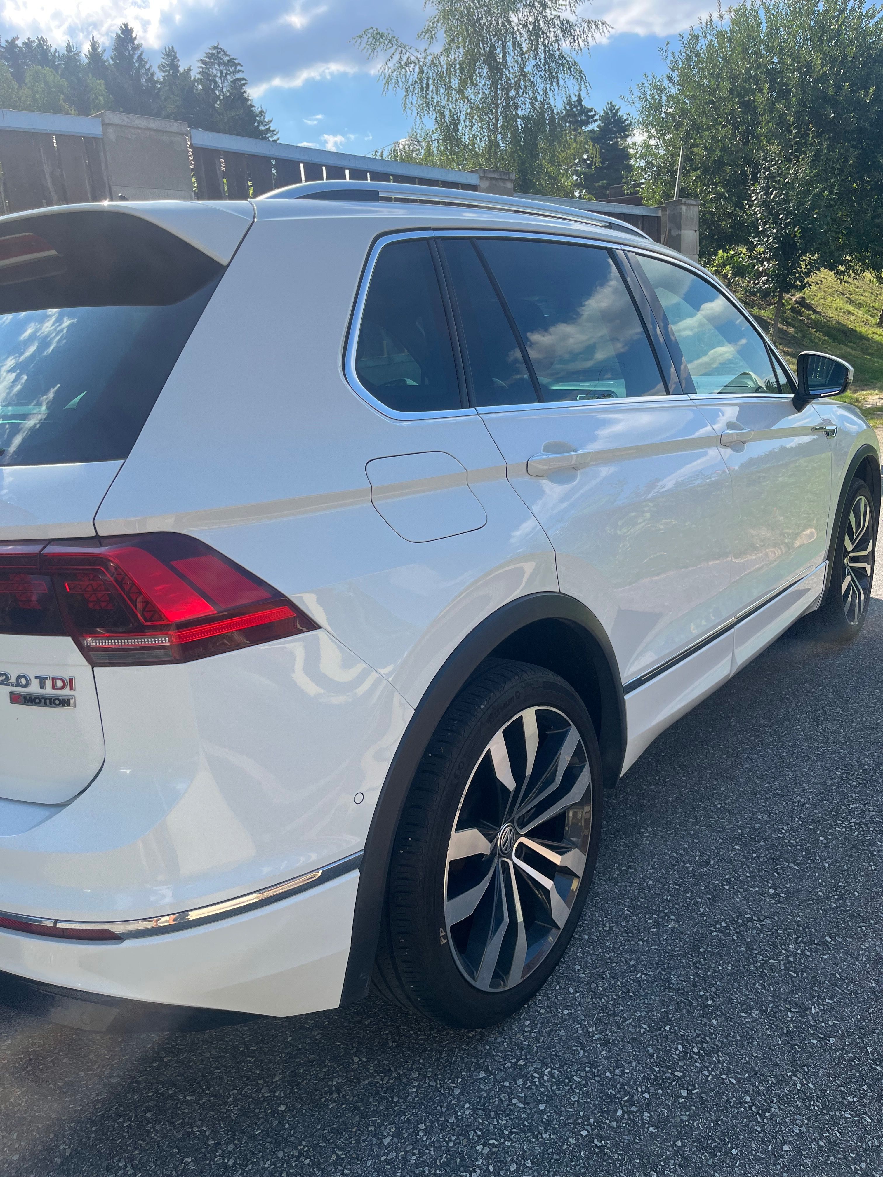 Volkswagen Tiguan, VW Tiguan r 2.0 TDI,140kw,4x4 - fotka 3