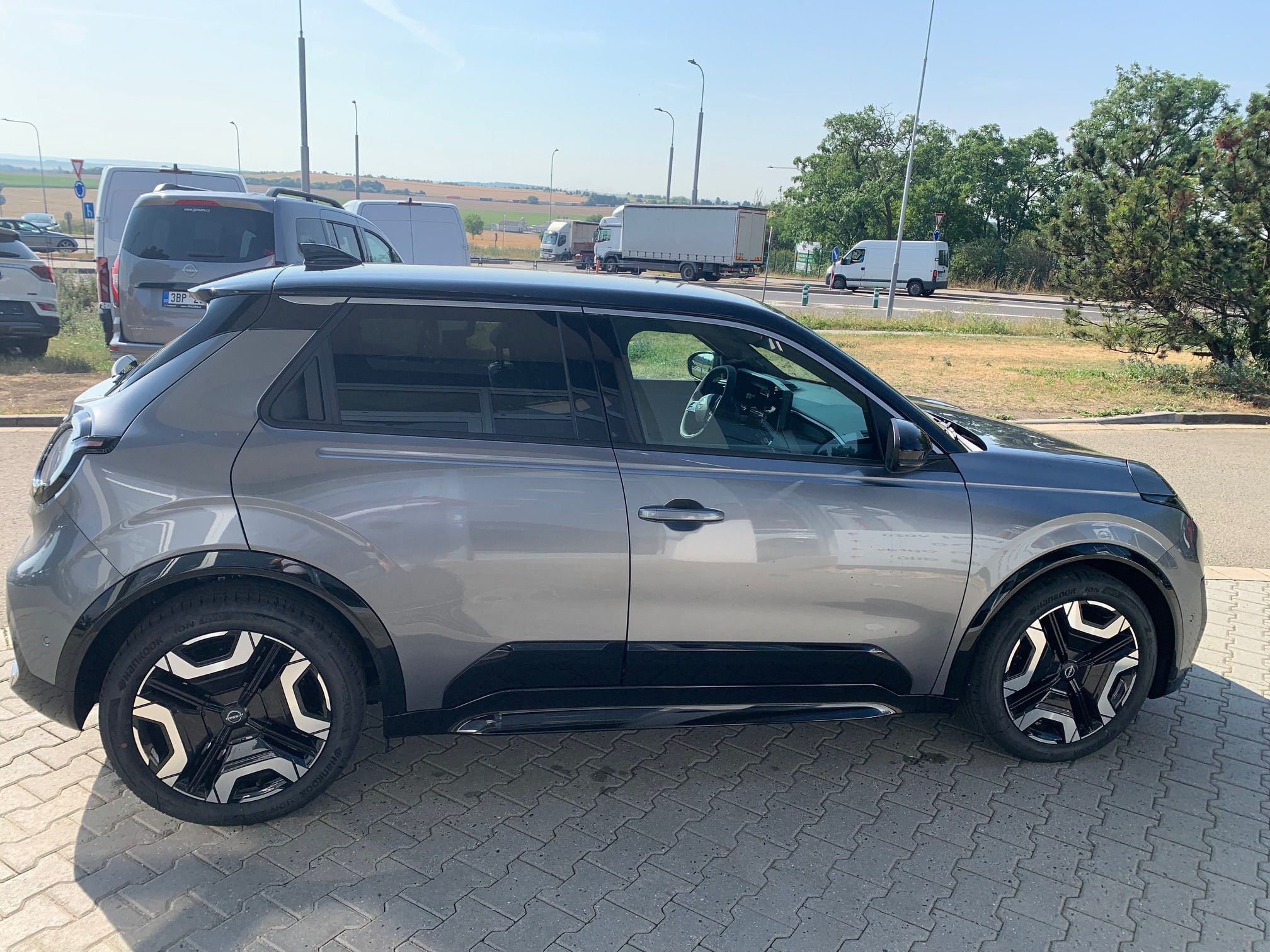 Nissan Micra, EVOLVE 52kWh + Two-tone - fotka 4