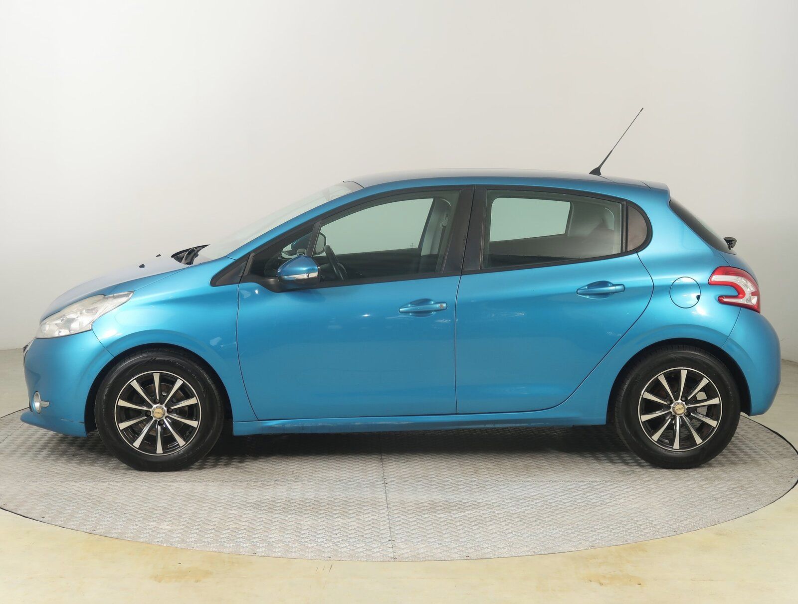 Peugeot 208, 1.4 HDI, po STK, CZ doklady - fotka 3