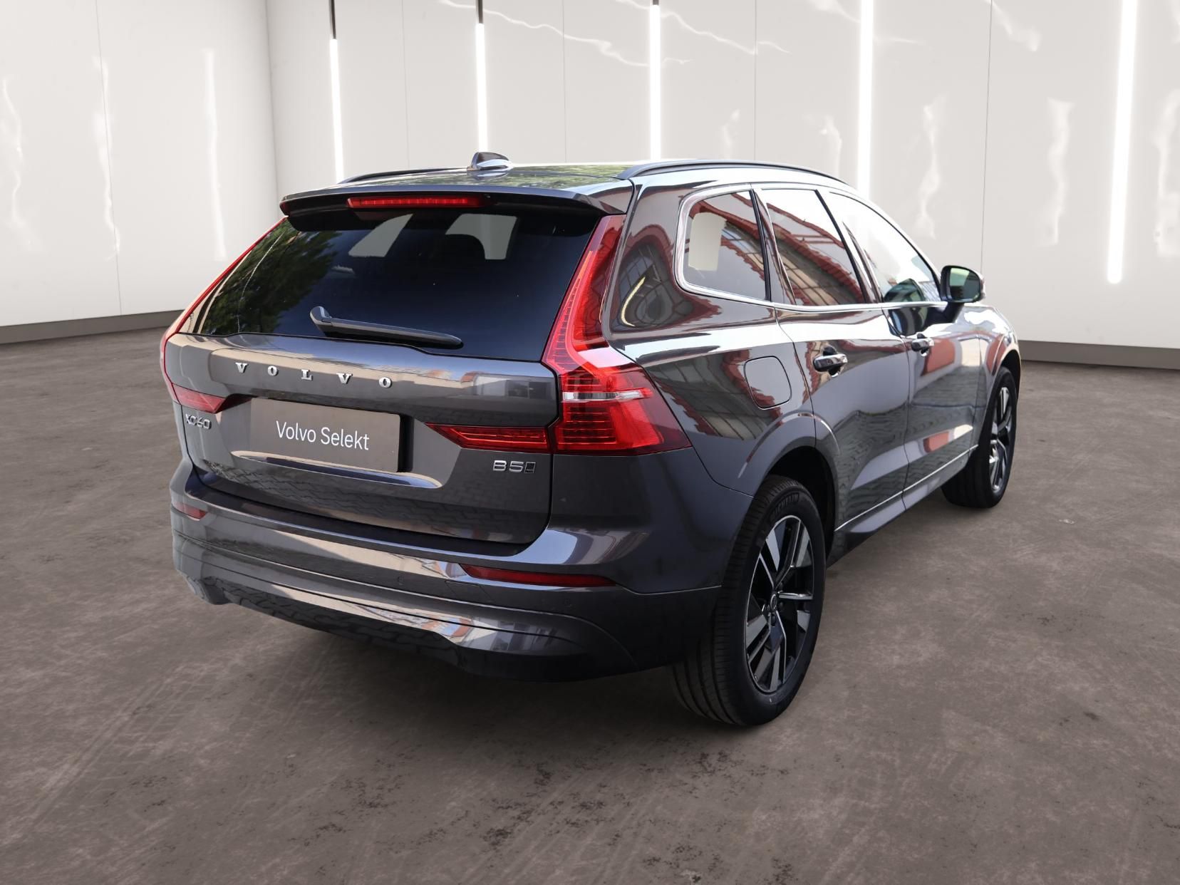 Volvo XC60, Core, B5 AWD Mild hybrid - fotka 4