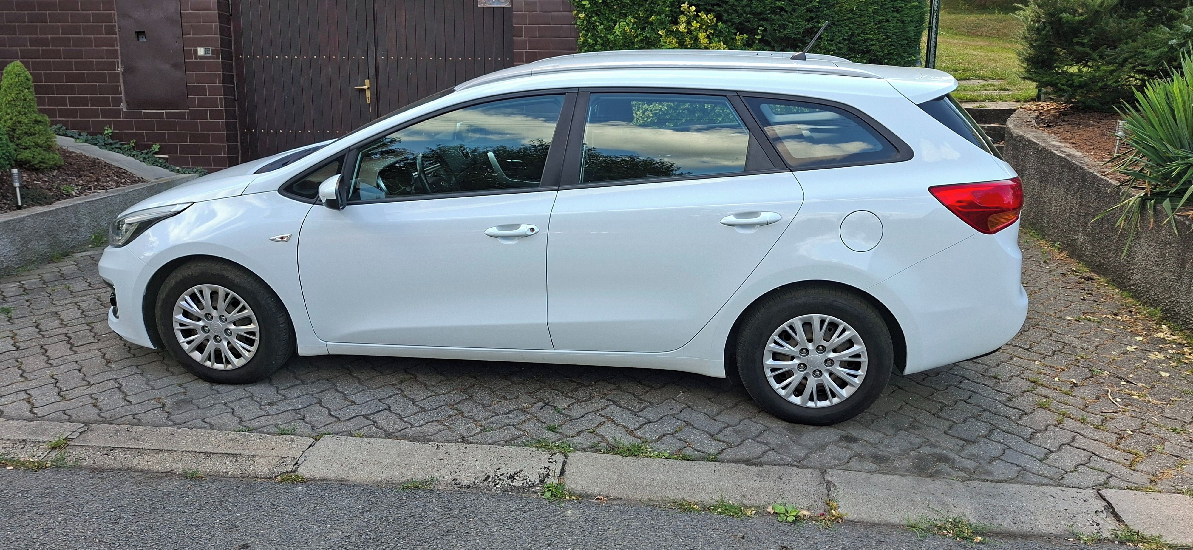 Kia Cee´d, 1,6 CRDI , ČR, 1.maj. serviska - fotka 6