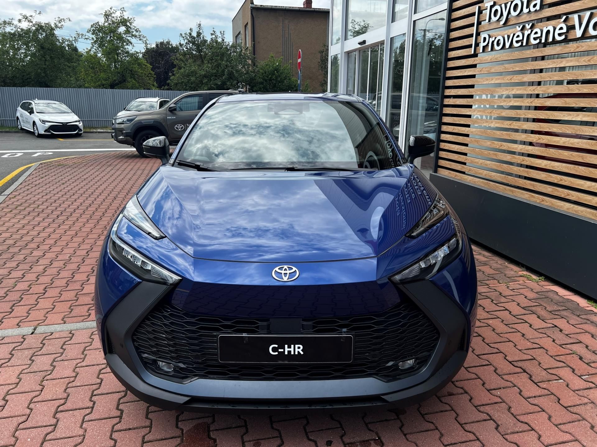 Toyota C-HR, 1,8 HEV COMFORT + BUSINESS - fotka 2