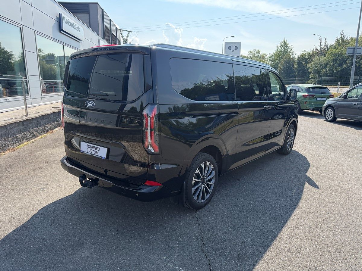Ford Tourneo Custom, Ford Tourneo Custom Titanium X - fotka 3