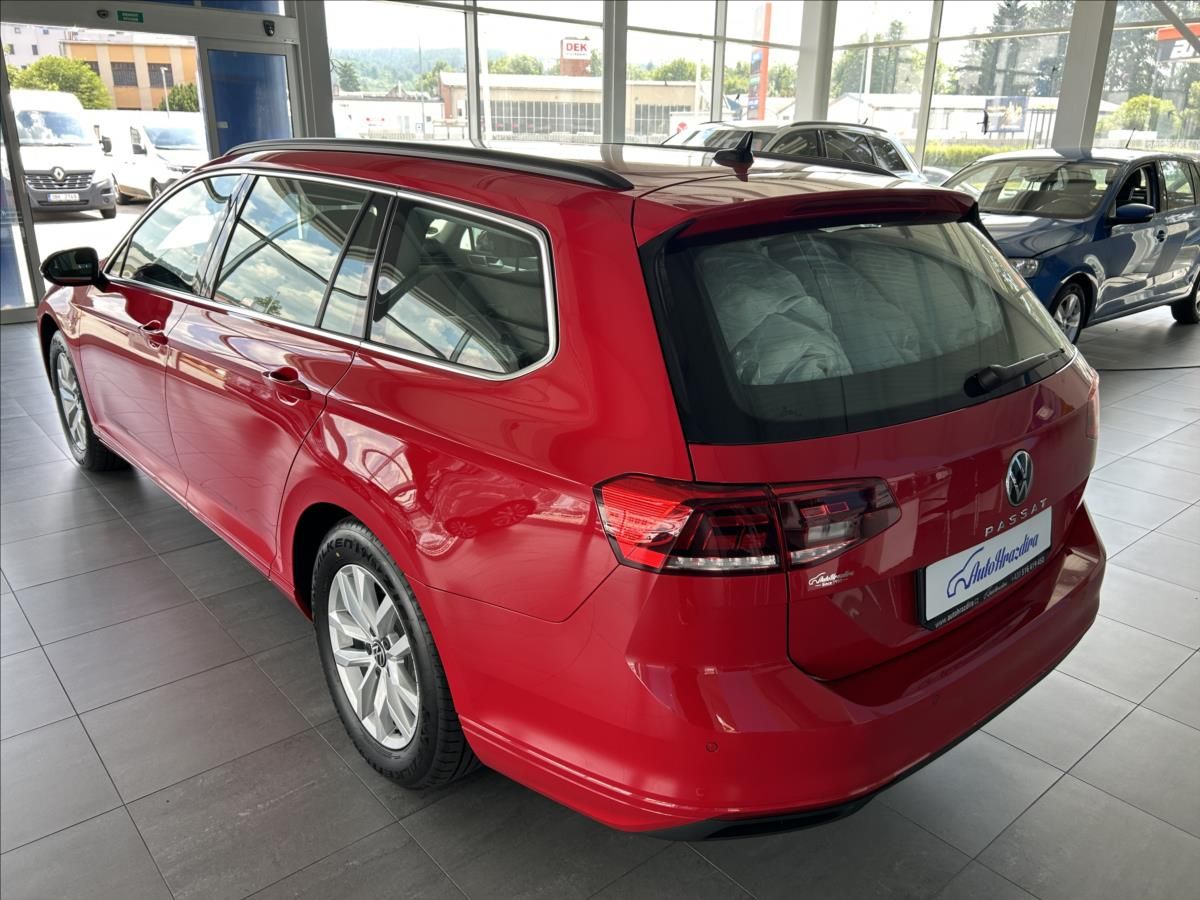 Volkswagen Passat, 2,0   TDI 90kW,DSG,SERVISKA - fotka 4