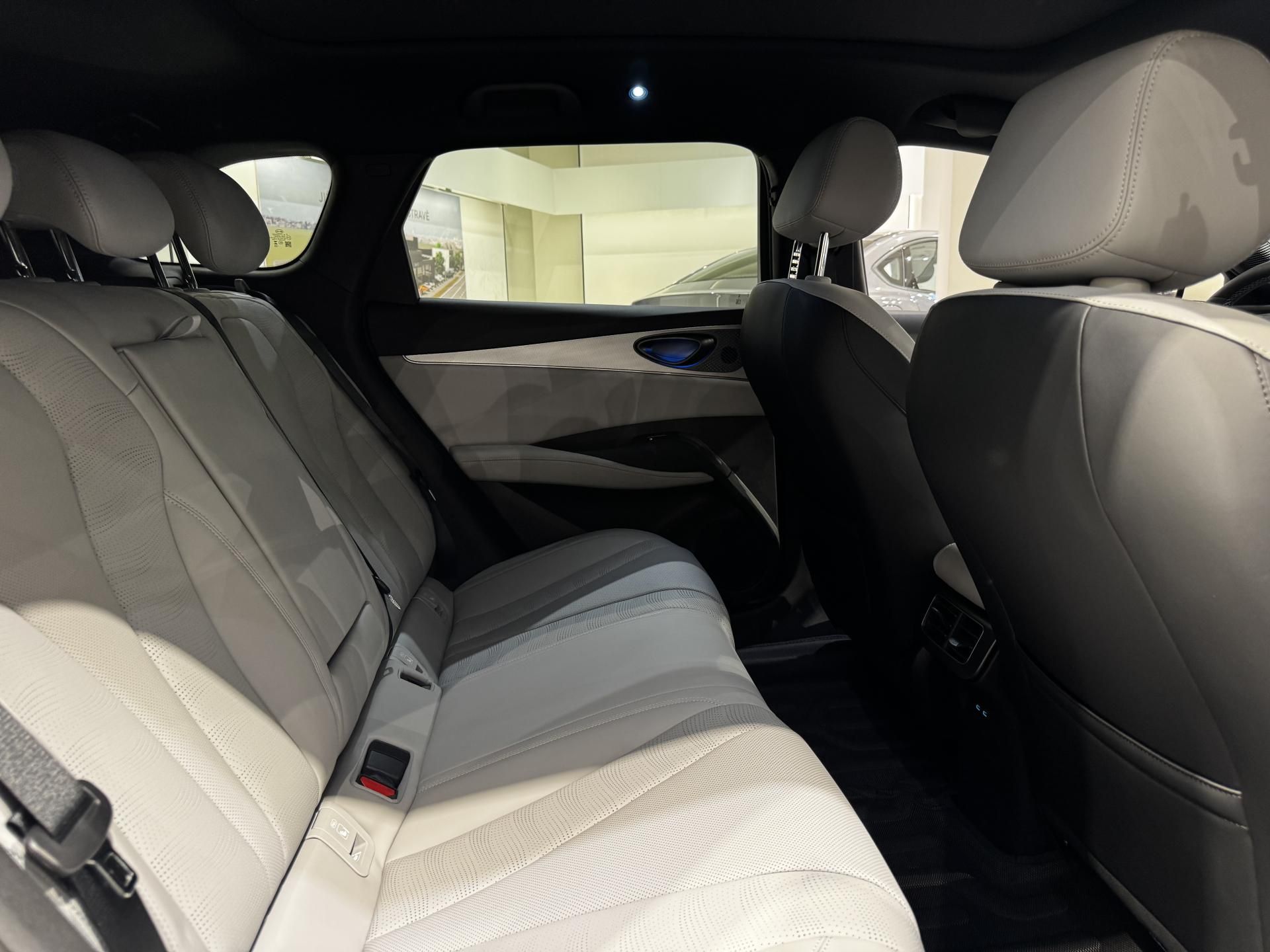 BYD Seal 6, DM-i Touring Comfort Lite - fotka 6