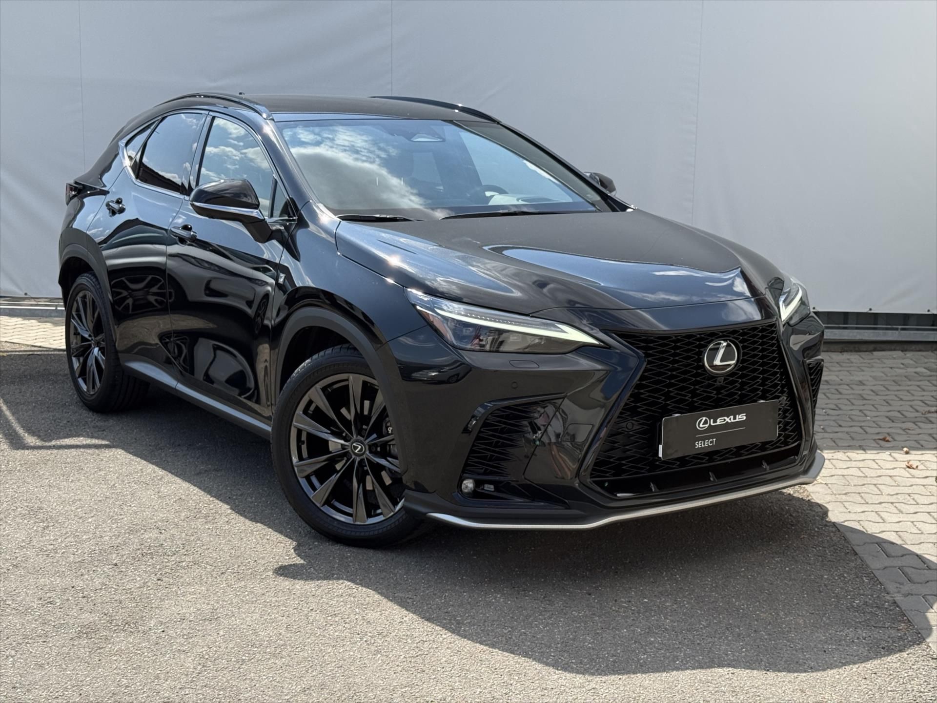Lexus NX 350h, 2,5 F-sport, 4x4 - fotka 3