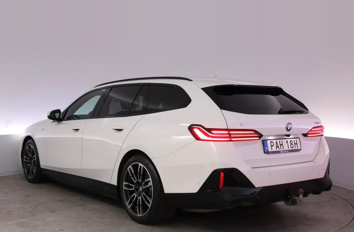 BMW i5, eDrive40 Touring M SoH 97% Taž - fotka 3