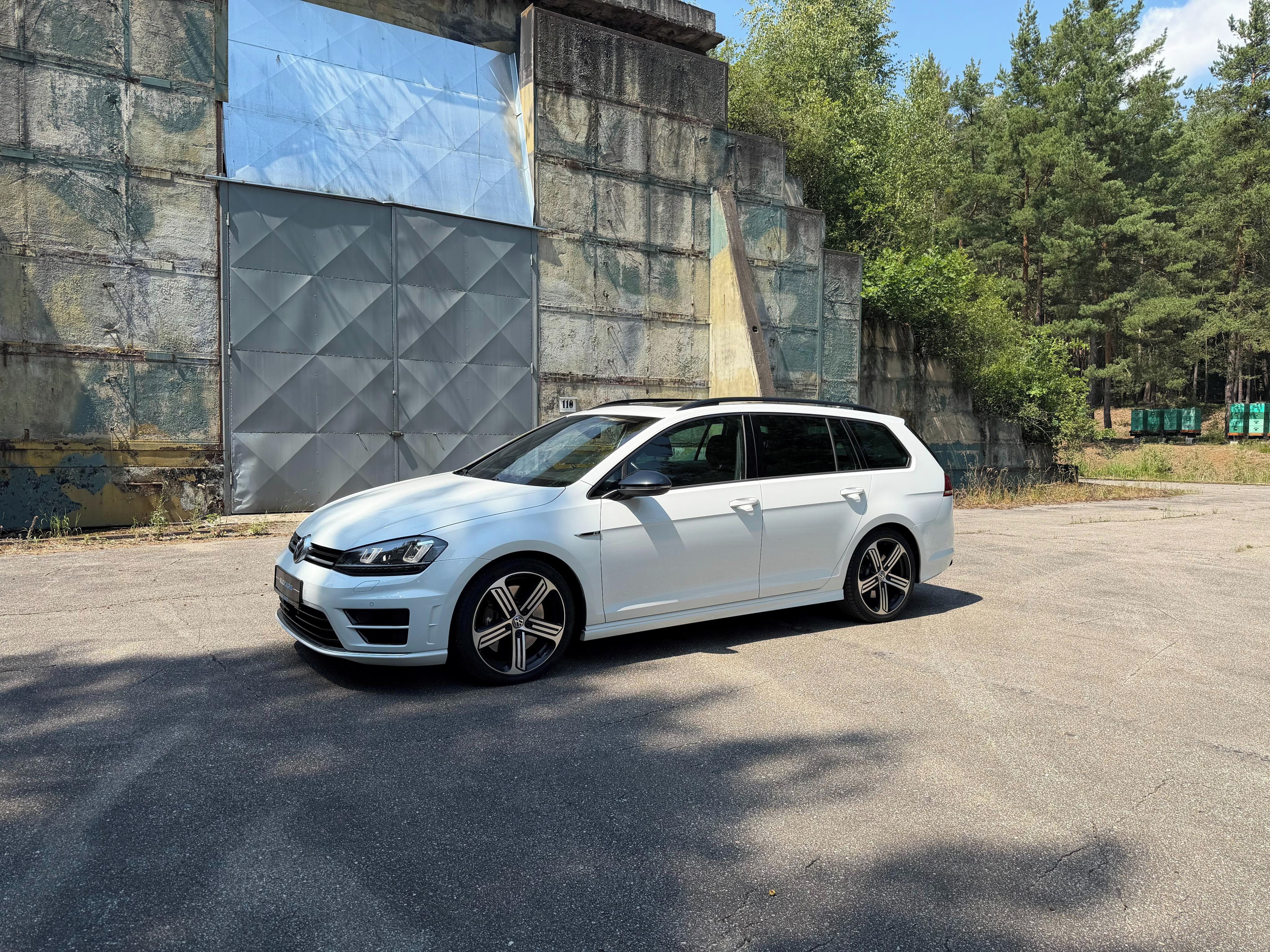 Volkswagen Golf, 7 R Variant 221kW Top - fotka 4