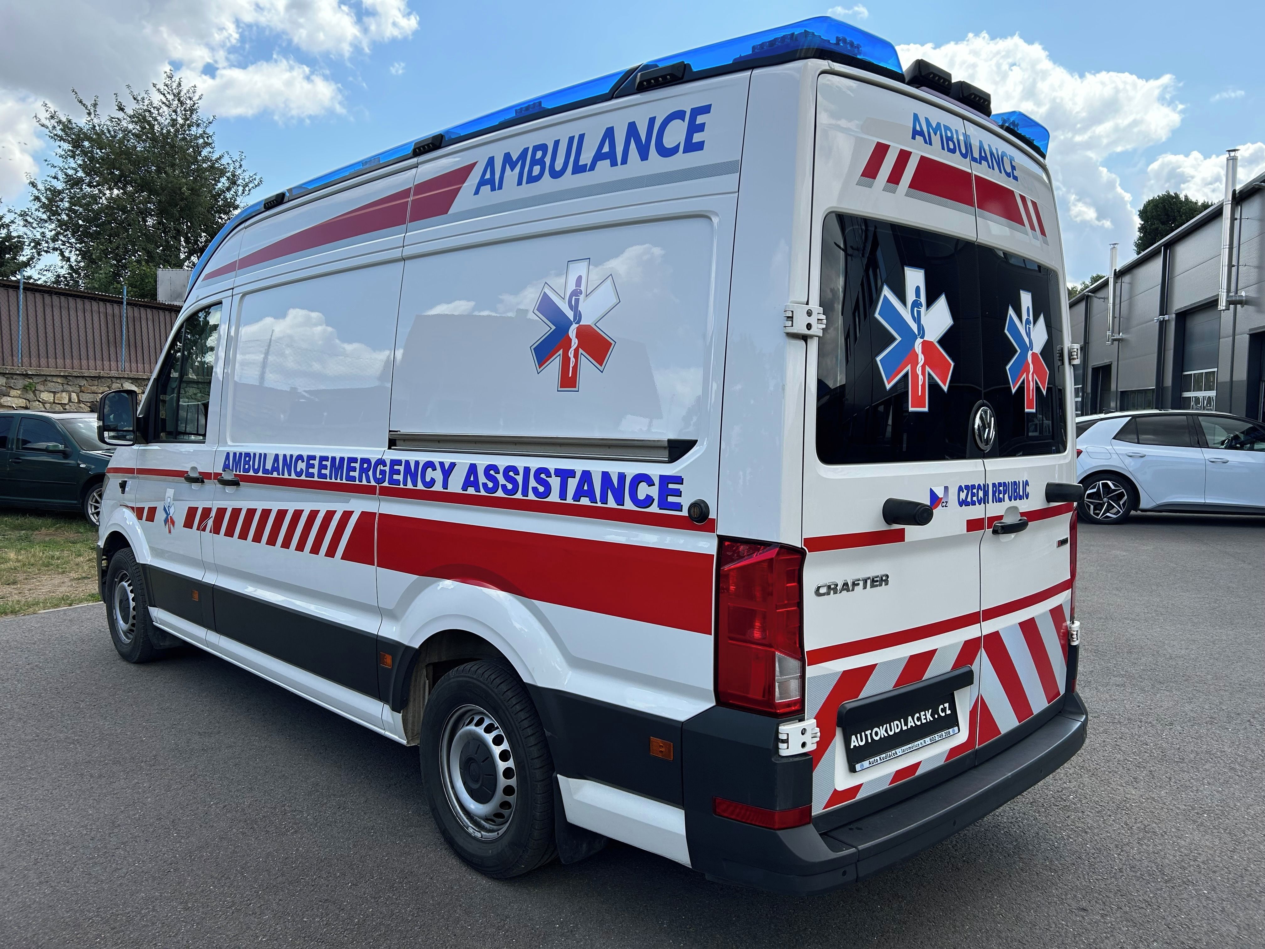 Volkswagen, Crafter 2.0TDI Sanitní vůz 4x4 - fotka 4