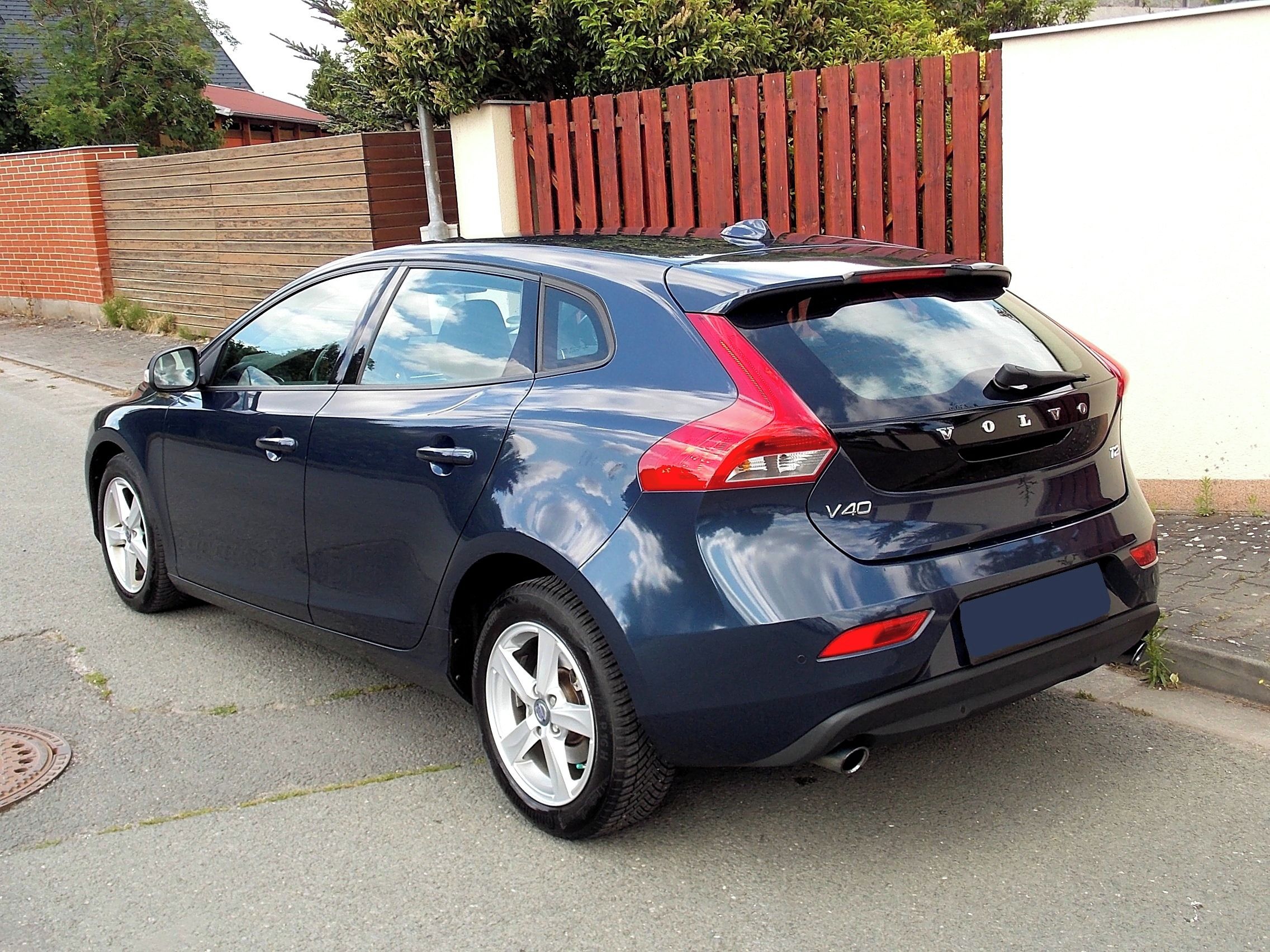 Volvo V40, 1,6 YOU T2 1. MAJITEL - fotka 6