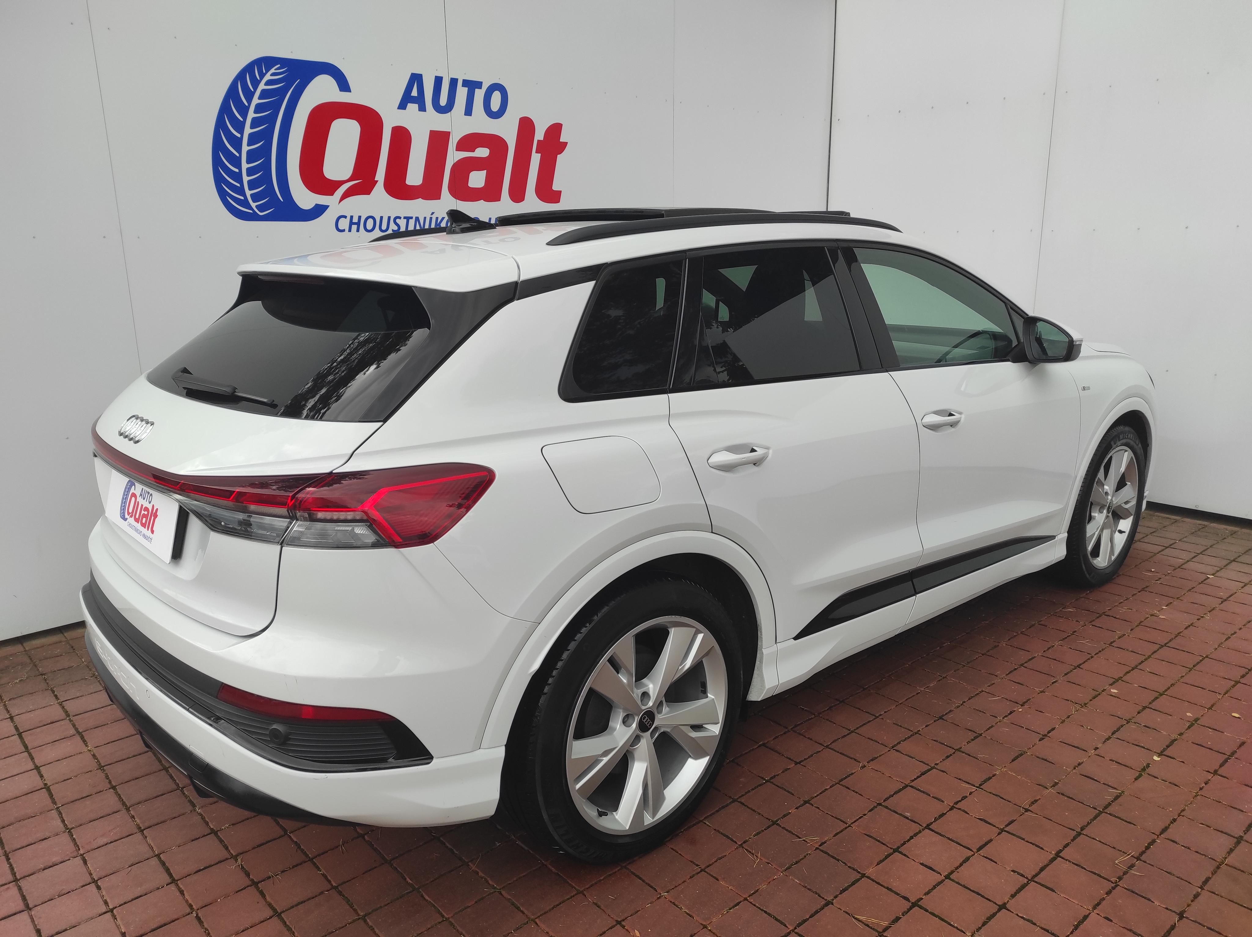 Audi Q4 e-tron, 150 kW MATRIX PANORAMA TEPELKO - fotka 3