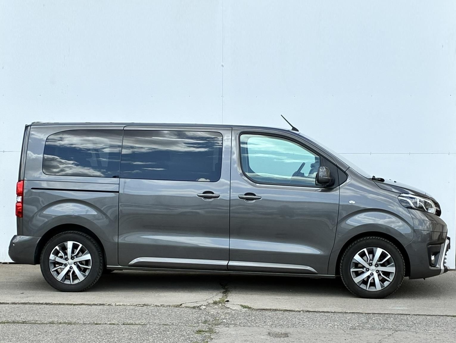Toyota Proace Verso, 2.0 D-4D 130kW L1 Family Tažné - fotka 3